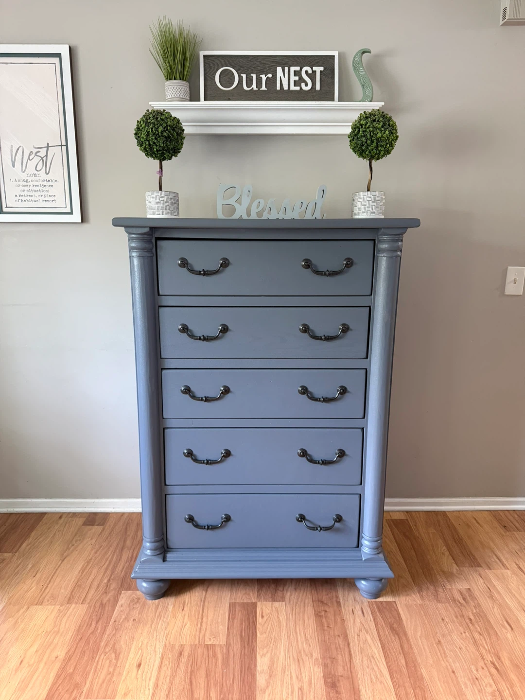 ✨🩶Beautiful solid tall dresser🩶✨