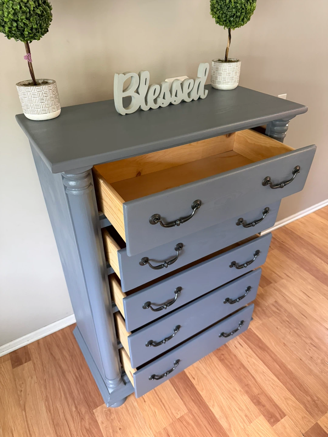 ✨🩶Beautiful solid tall dresser🩶✨ - photo 5