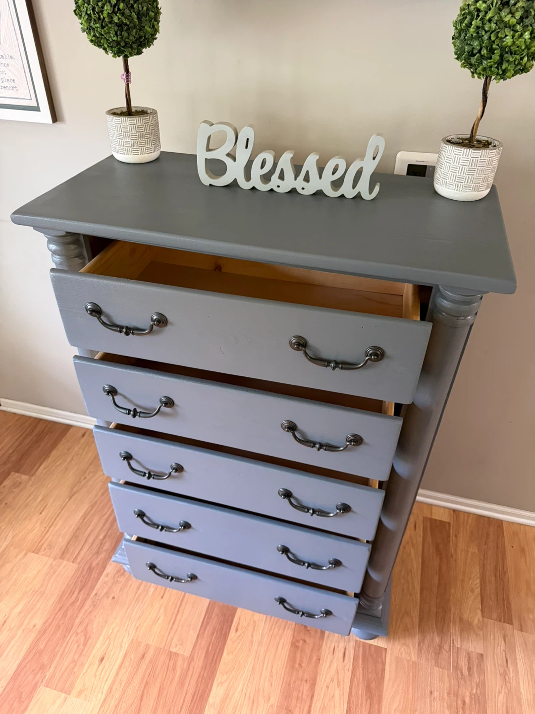 ✨🩶Beautiful solid tall dresser🩶✨ - photo 4