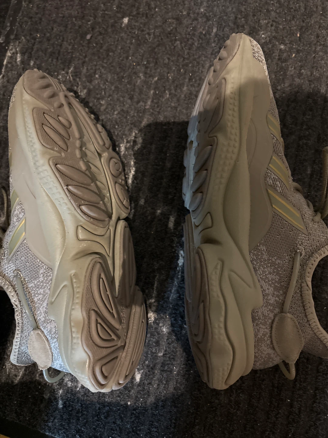 BRAND NEW- Adidas Ozweego Sneakers US 8.5 - photo 2