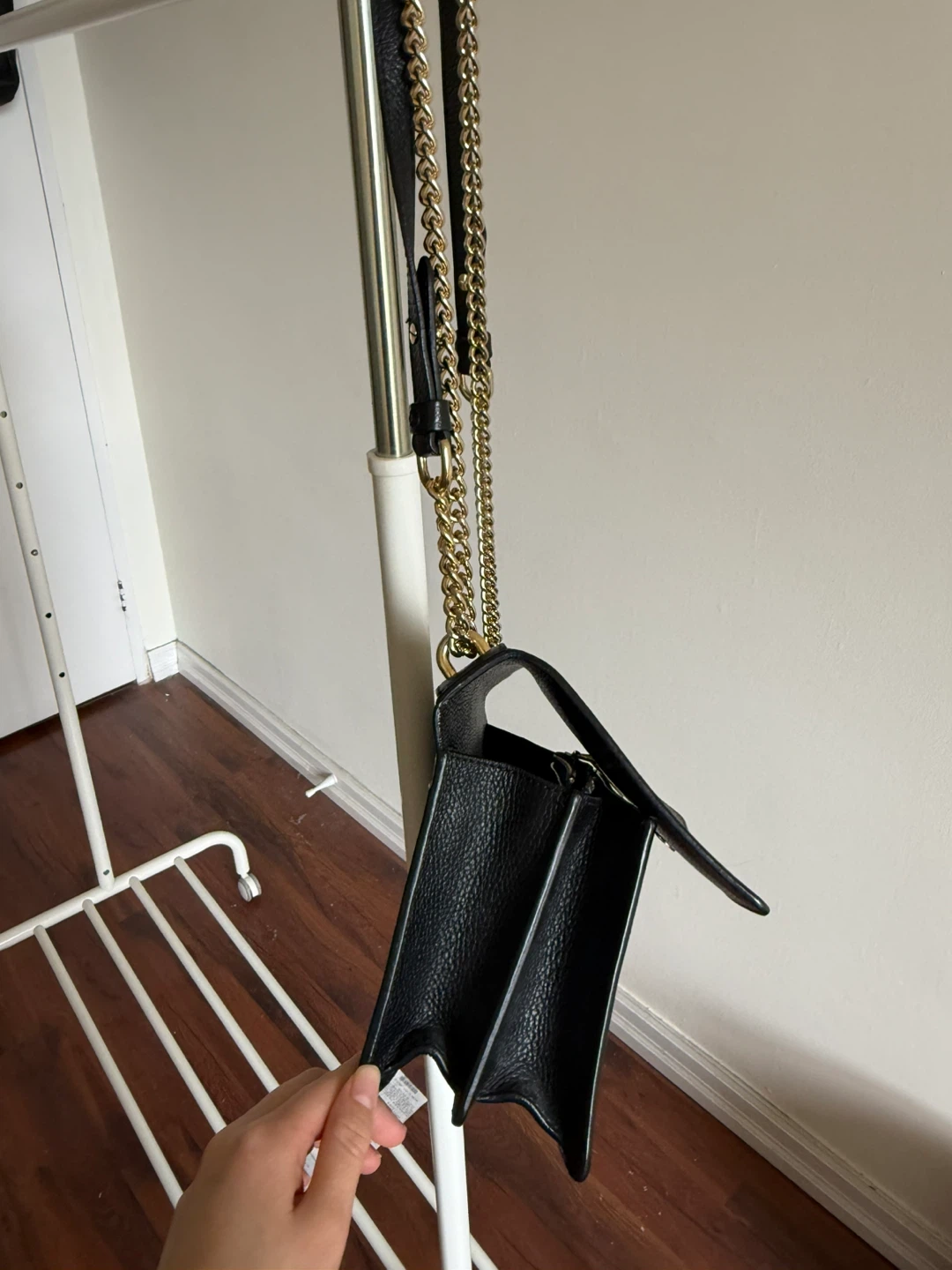 Mon Purse Black Leather Shoulder Bag with Gold Chain - photo 4