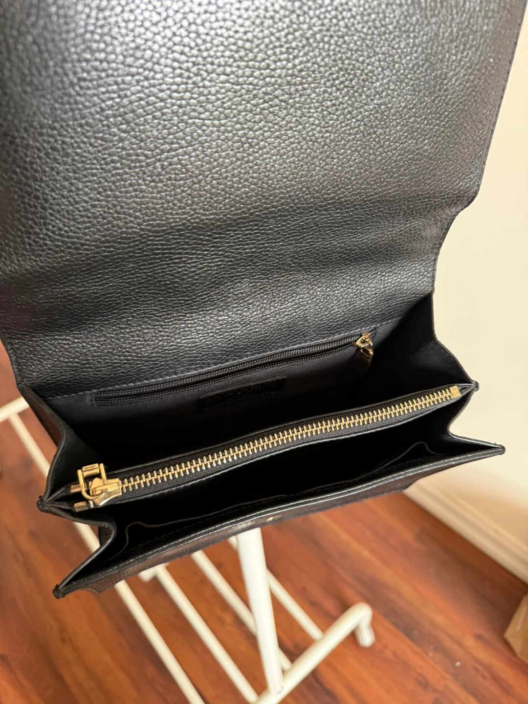 Mon Purse Black Leather Shoulder Bag with Gold Chain - photo 3