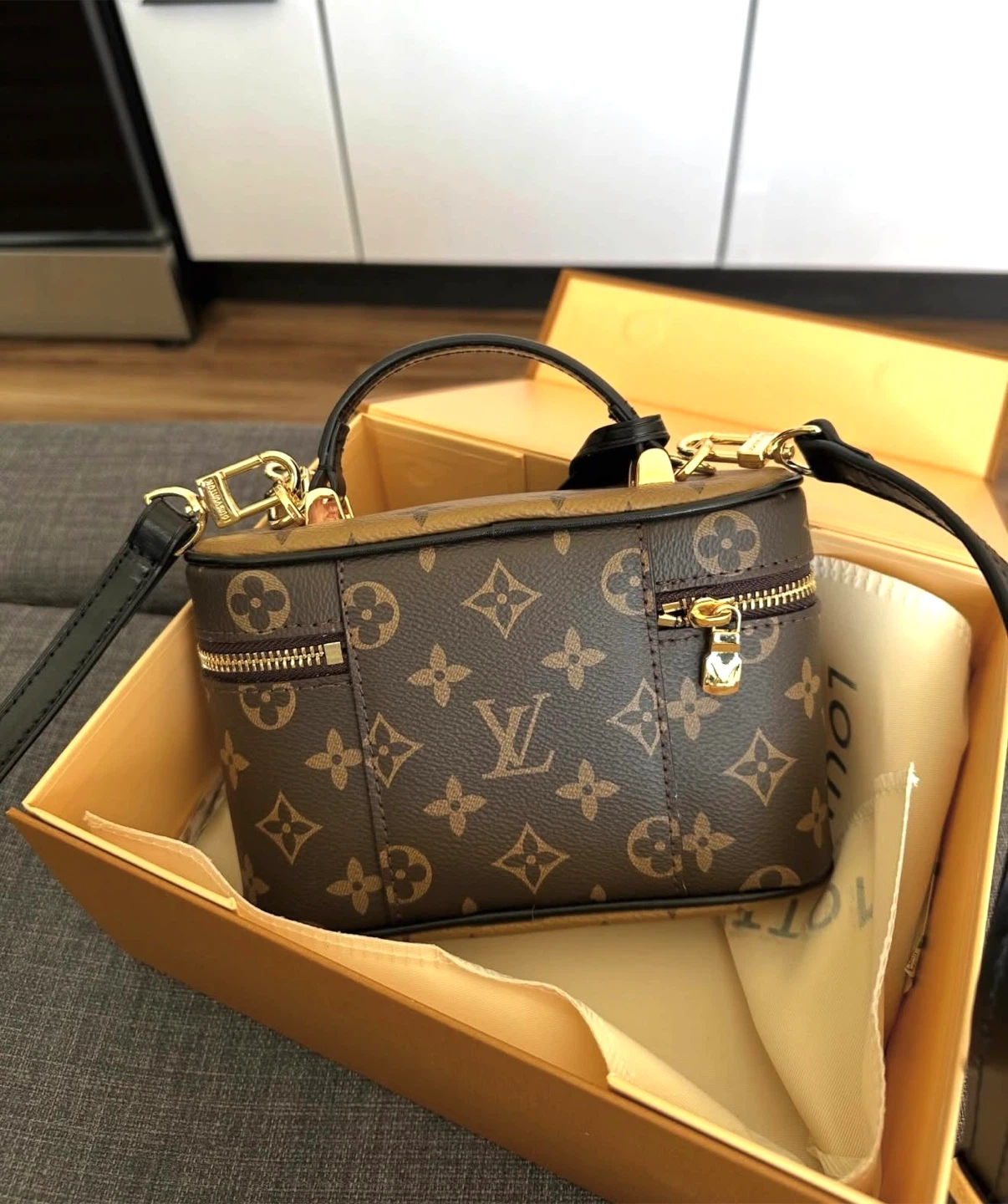 Louis Vuitton designer bag - photo 3