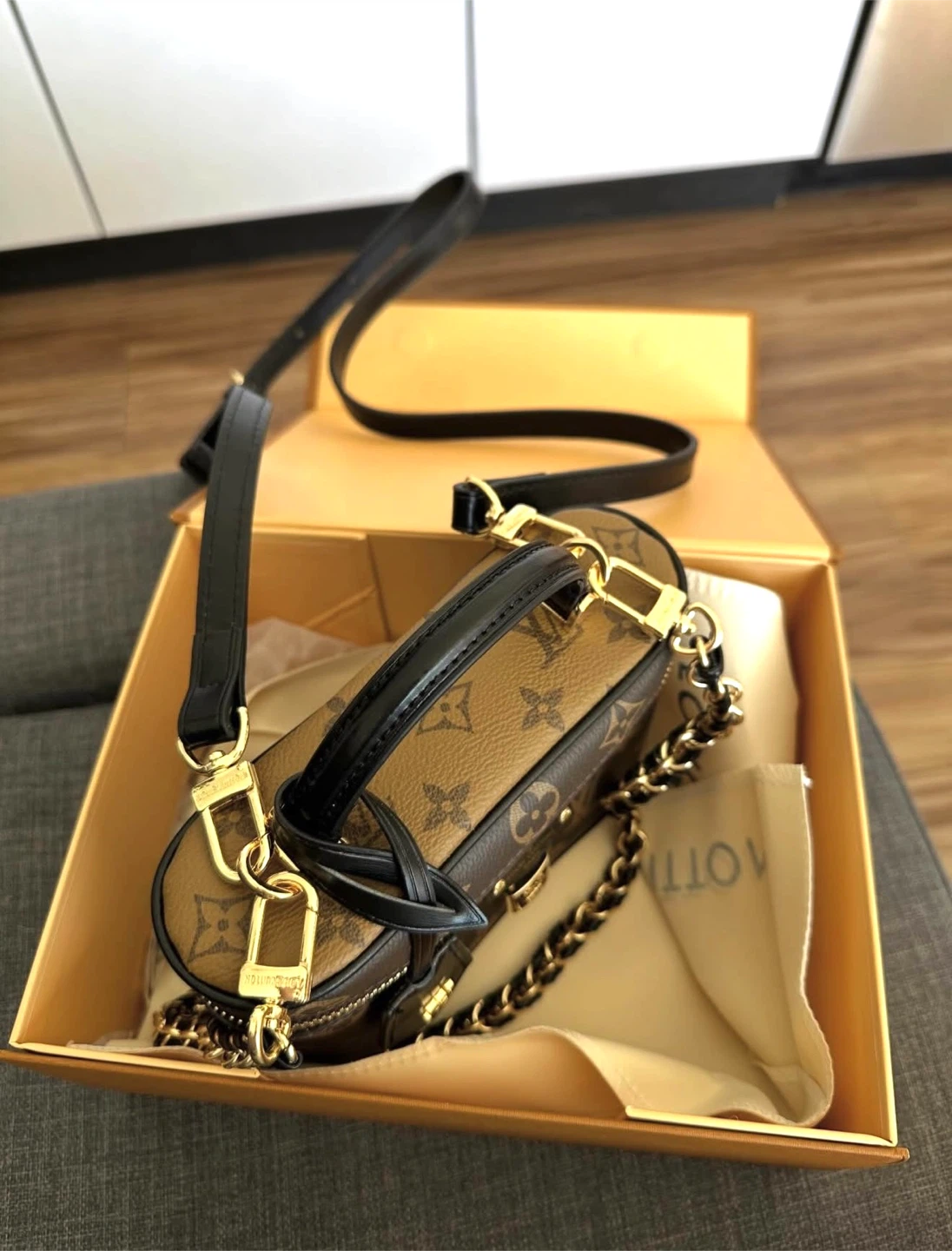Louis Vuitton designer bag - photo 2
