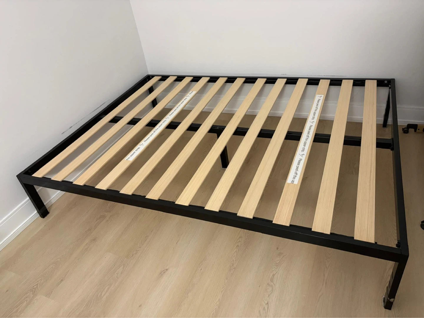 Queen Size Metal Bed Frame with Wood Slats - photo 3