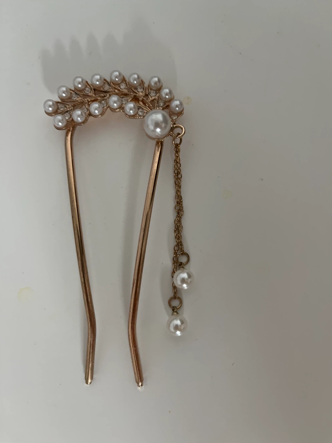 Gold-tone Hairpin with Pearls and Chain Dangle