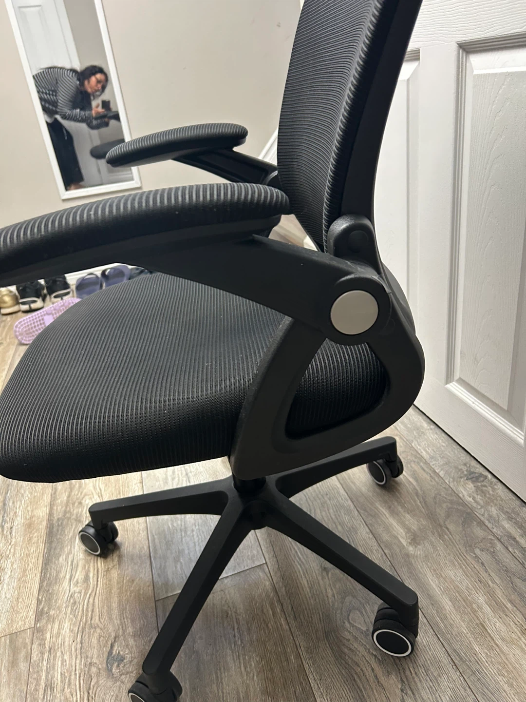 Black Mesh Back Office Chair with Adjustable Arms - photo 4