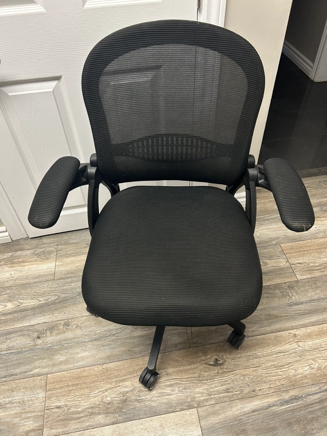 Black Mesh Back Office Chair with Adjustable Arms - photo 5