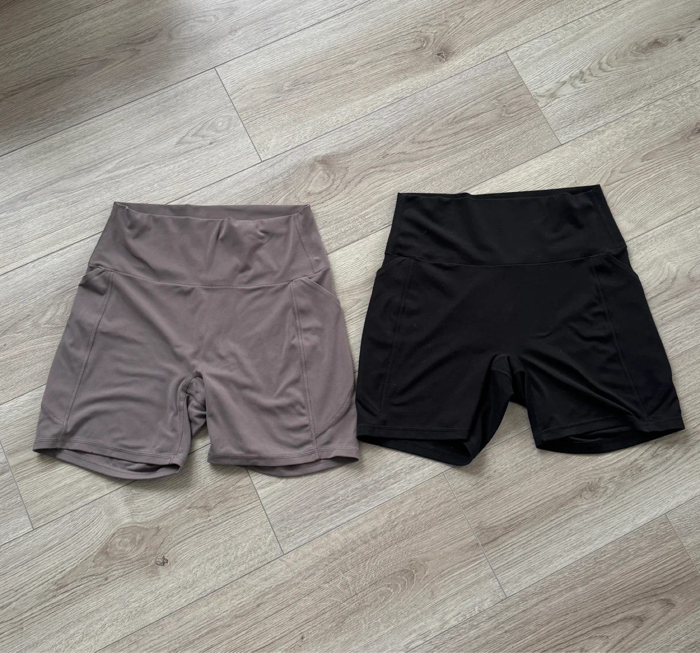 Uniqlo Women's Biker Shorts- Black & Taupe (L)