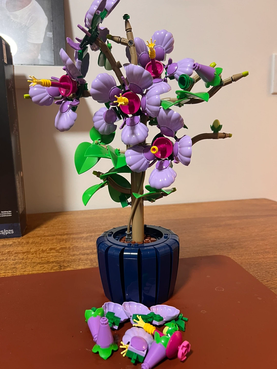 LEGO Botanicals Hibiscus Flower Building Set 10372 - photo 5