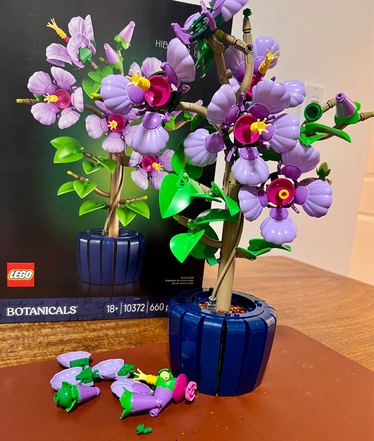 LEGO Botanicals Hibiscus Flower Building Set 10372 - photo 4