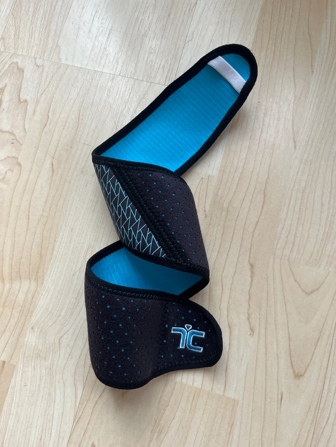 Freezable wrist wrap