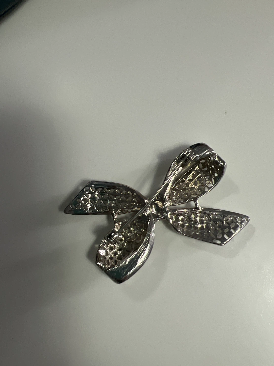 Sparkly Bow Brooch - photo 2