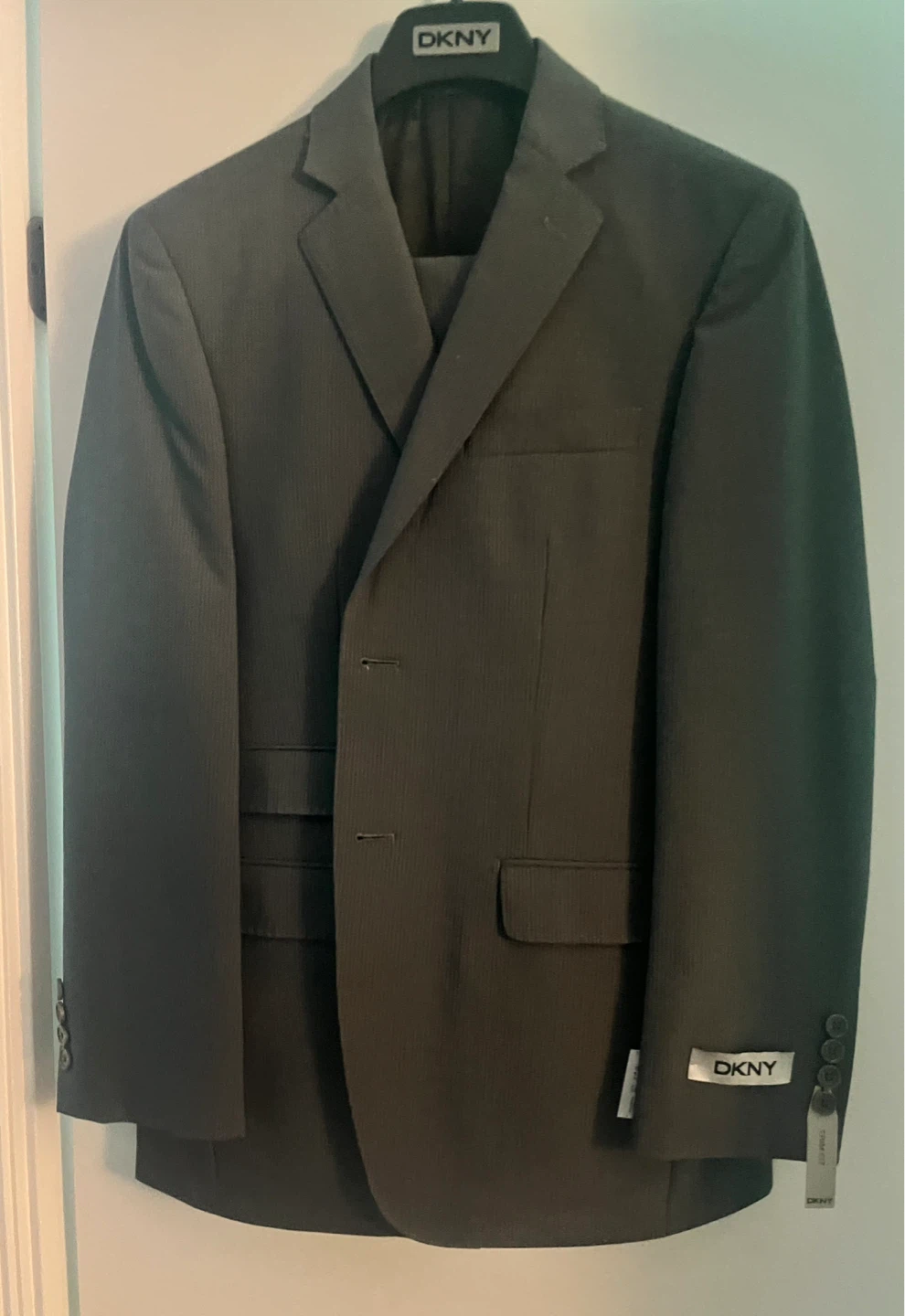DKNY Men's 38S/31W Wool-Blend Suit