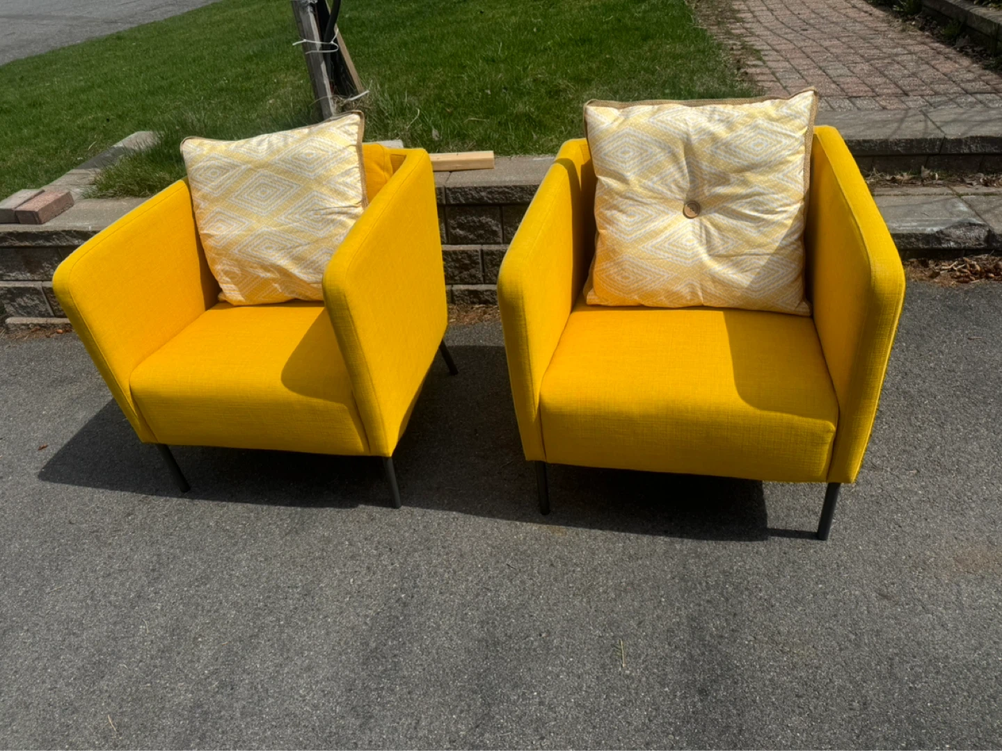 Ikea Two yellow accent chairs - photo 2