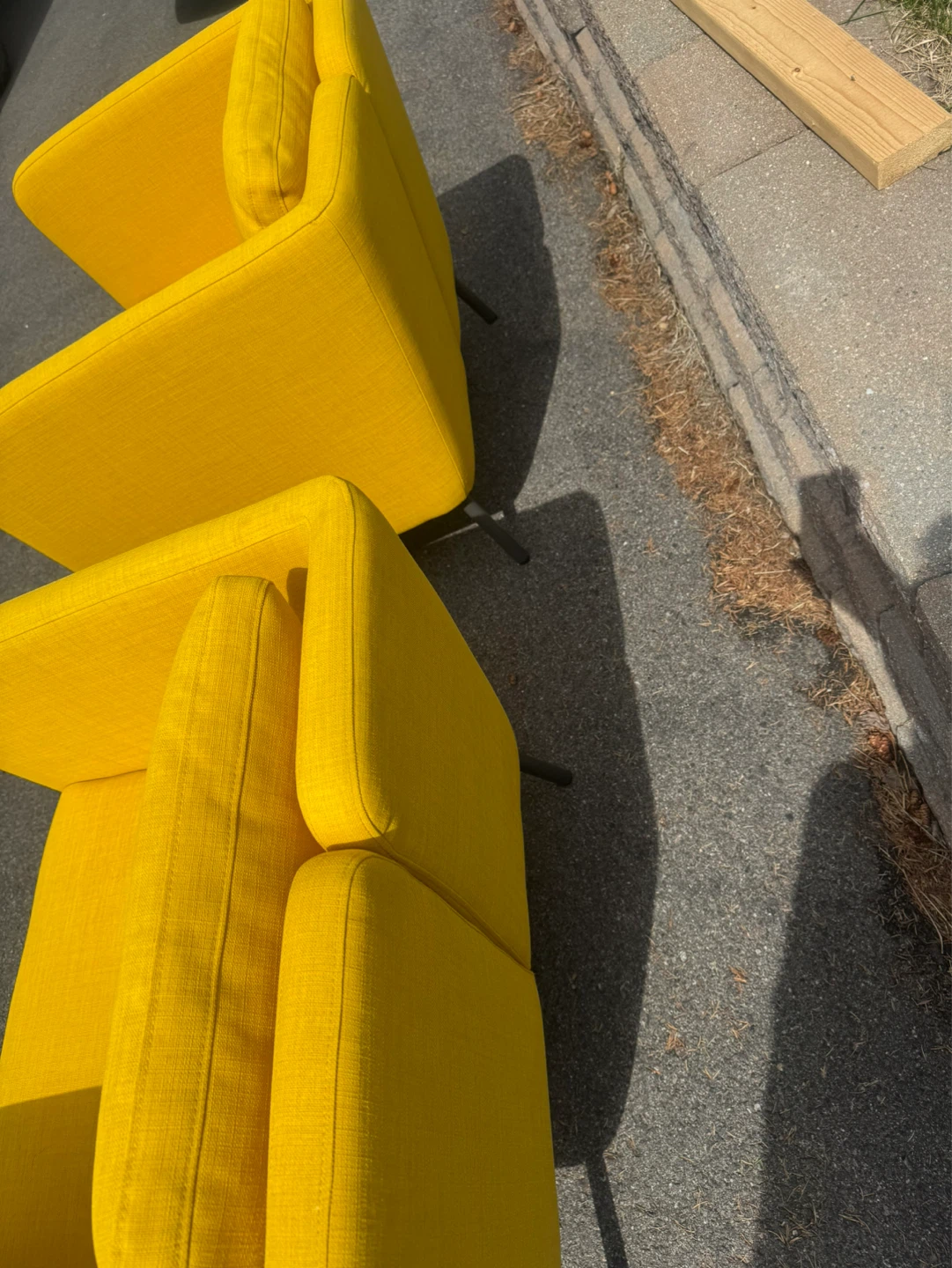Ikea Two yellow accent chairs - photo 3
