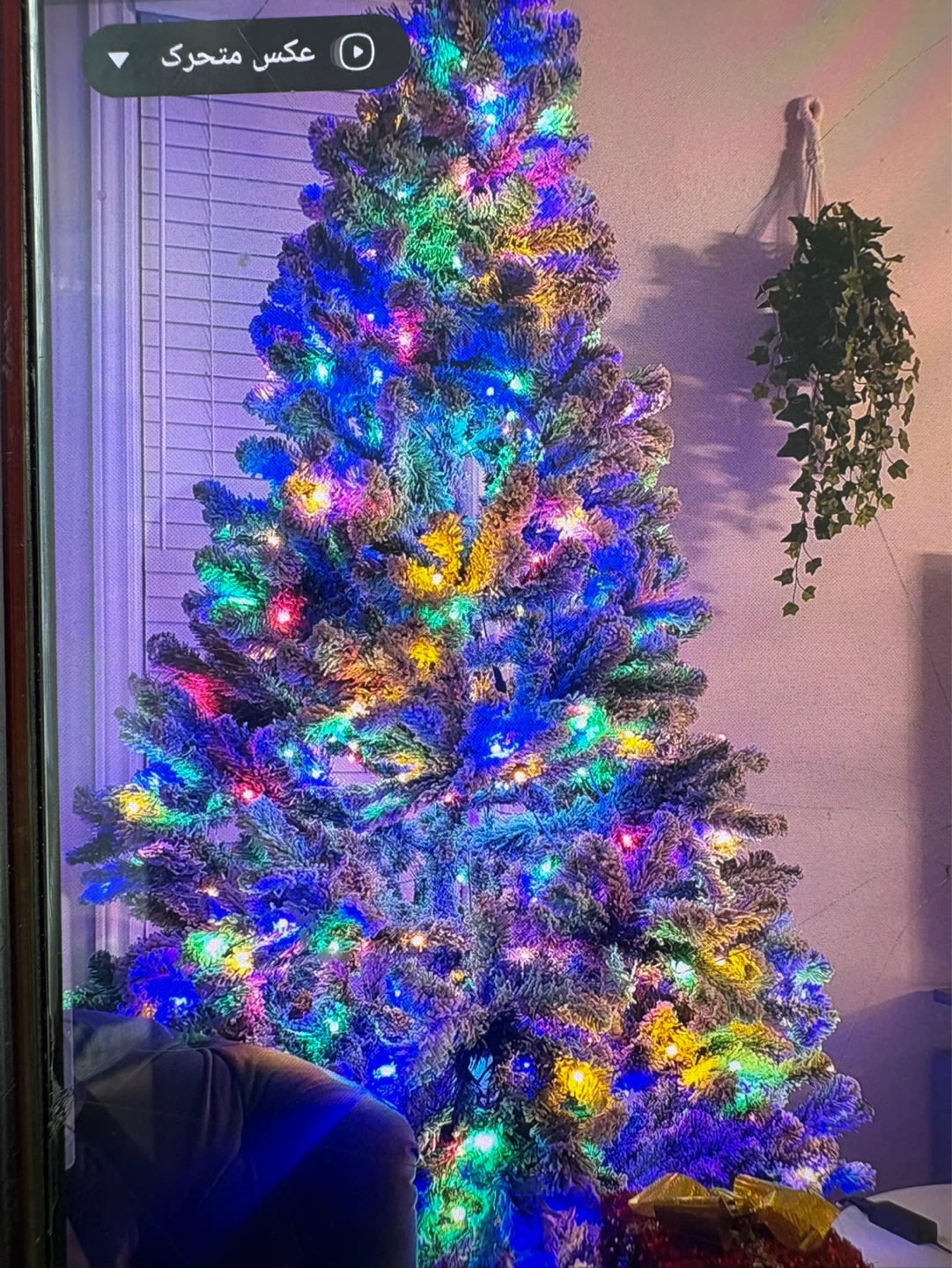 Pre-lit Artificial Christmas Tree with Lights