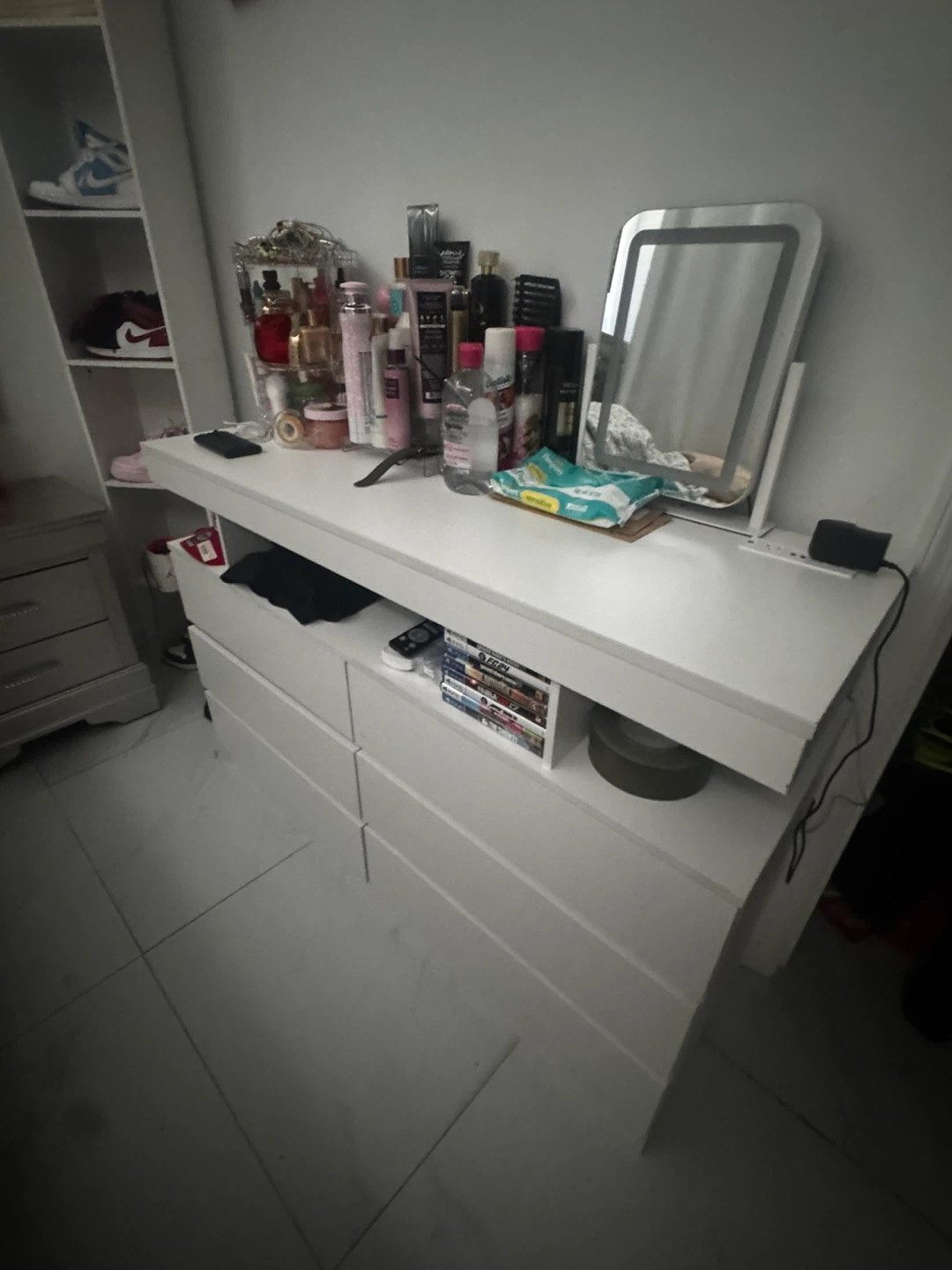 White chest of drawers with 6 drawers - photo 3