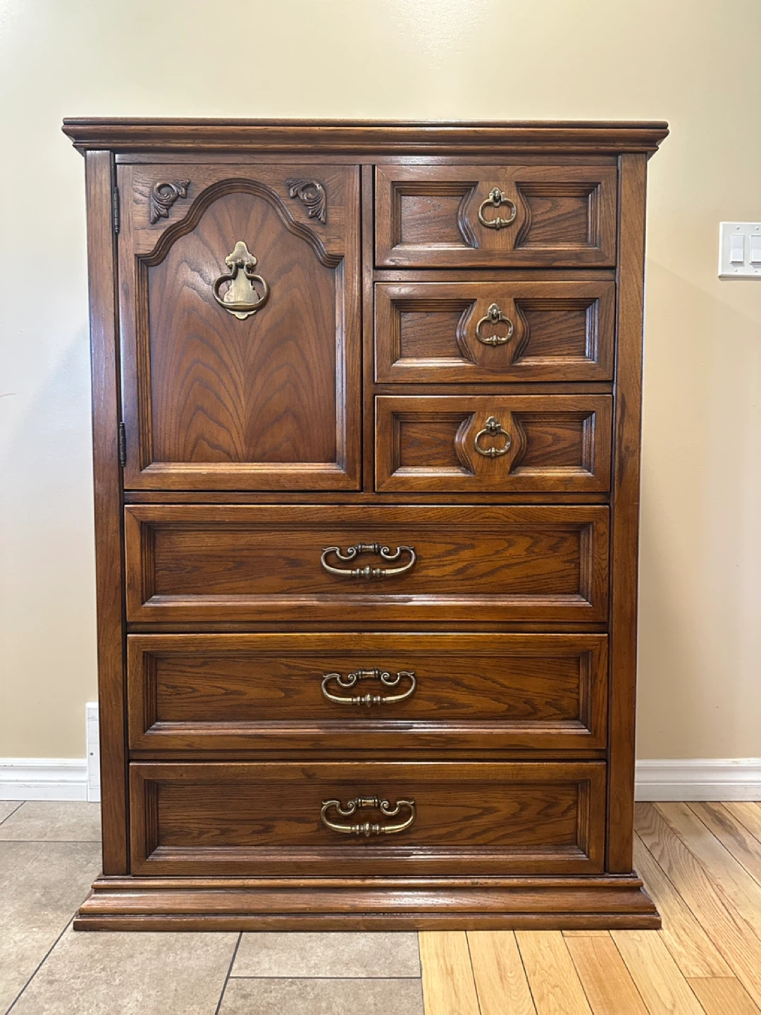 Vintage Sklar Pepplar Tall Oak Wood Dresser(CAN DELIVER)