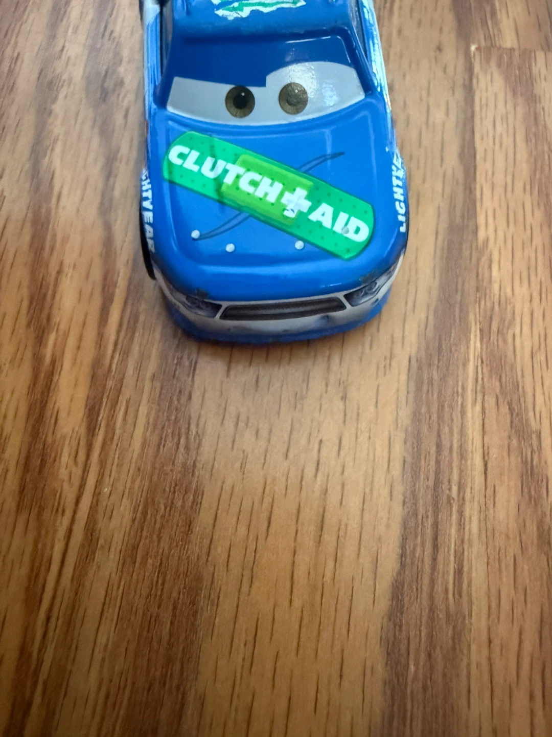 Disney Pixar Cars Clutch Aid 121 Toy Car - photo 4