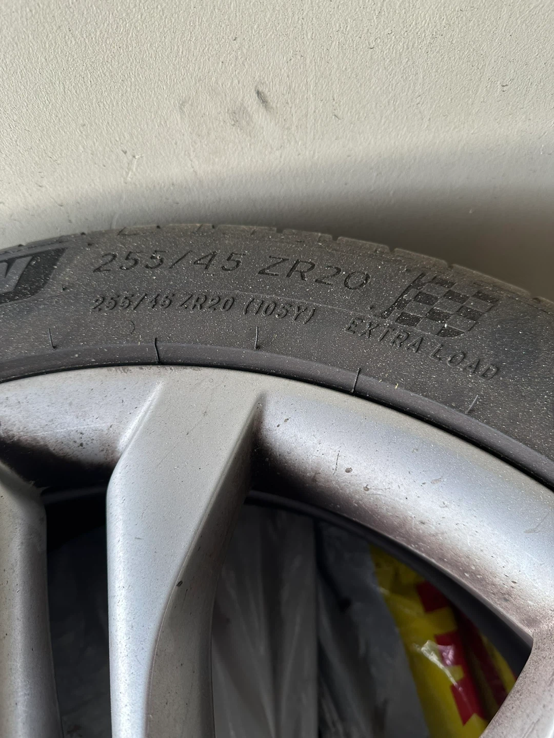 4 Michelin 255/45 ZR20 Extra Load Tire