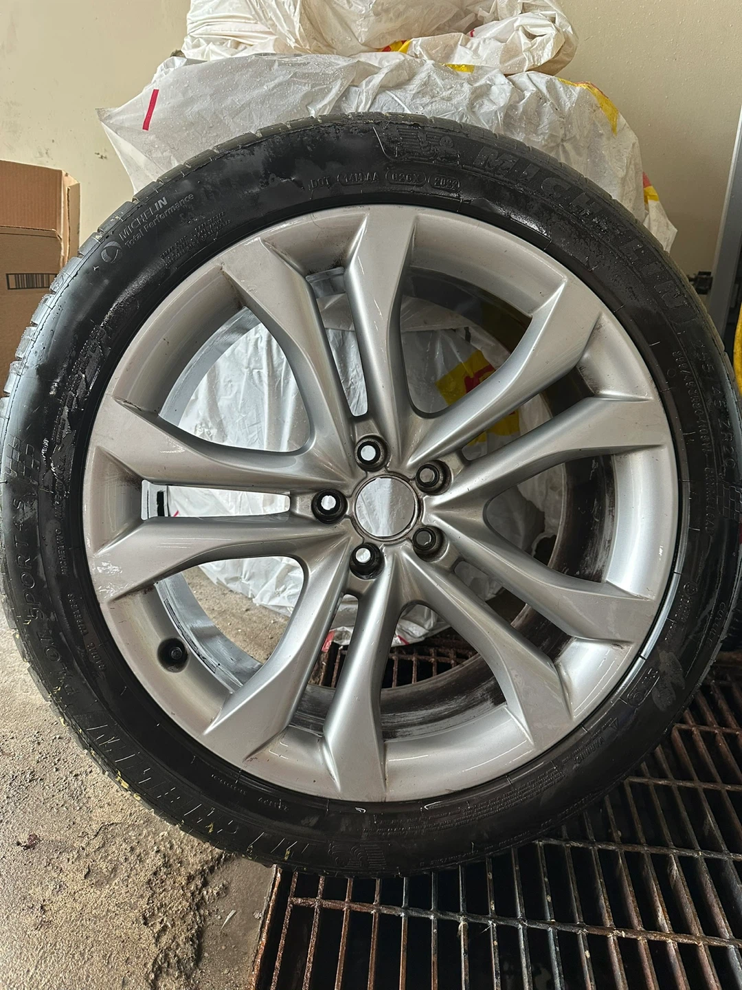 4 Michelin 255/45 ZR20 Extra Load Tire - photo 3