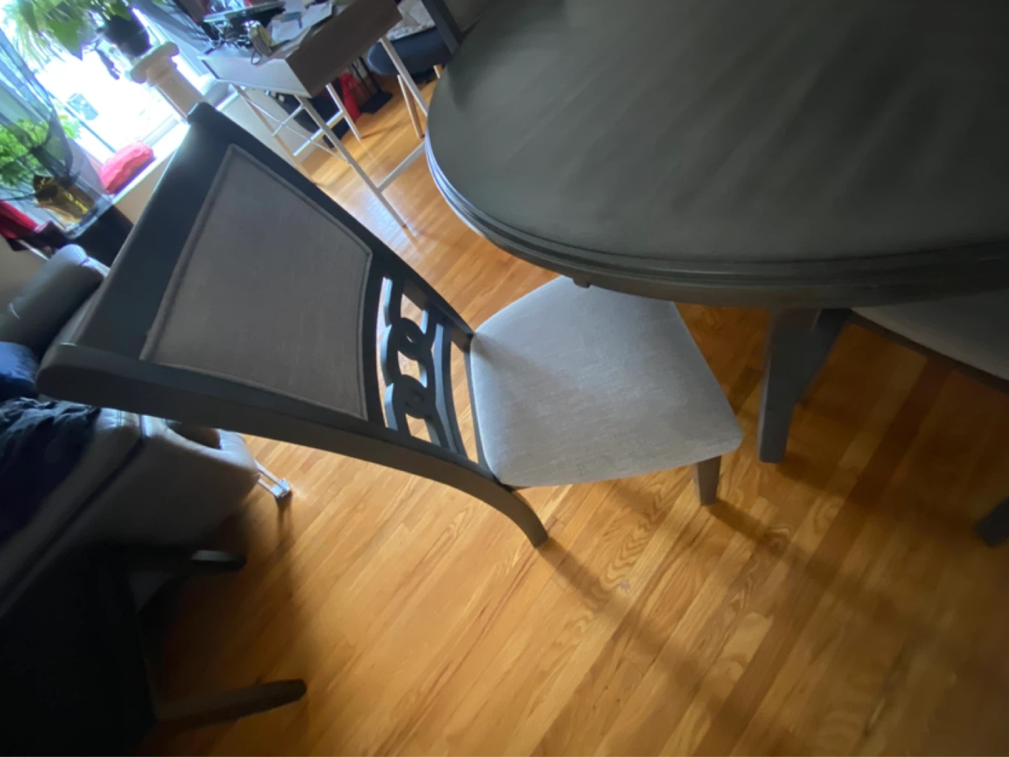 Round Dining Table and Chairs Set - photo 3