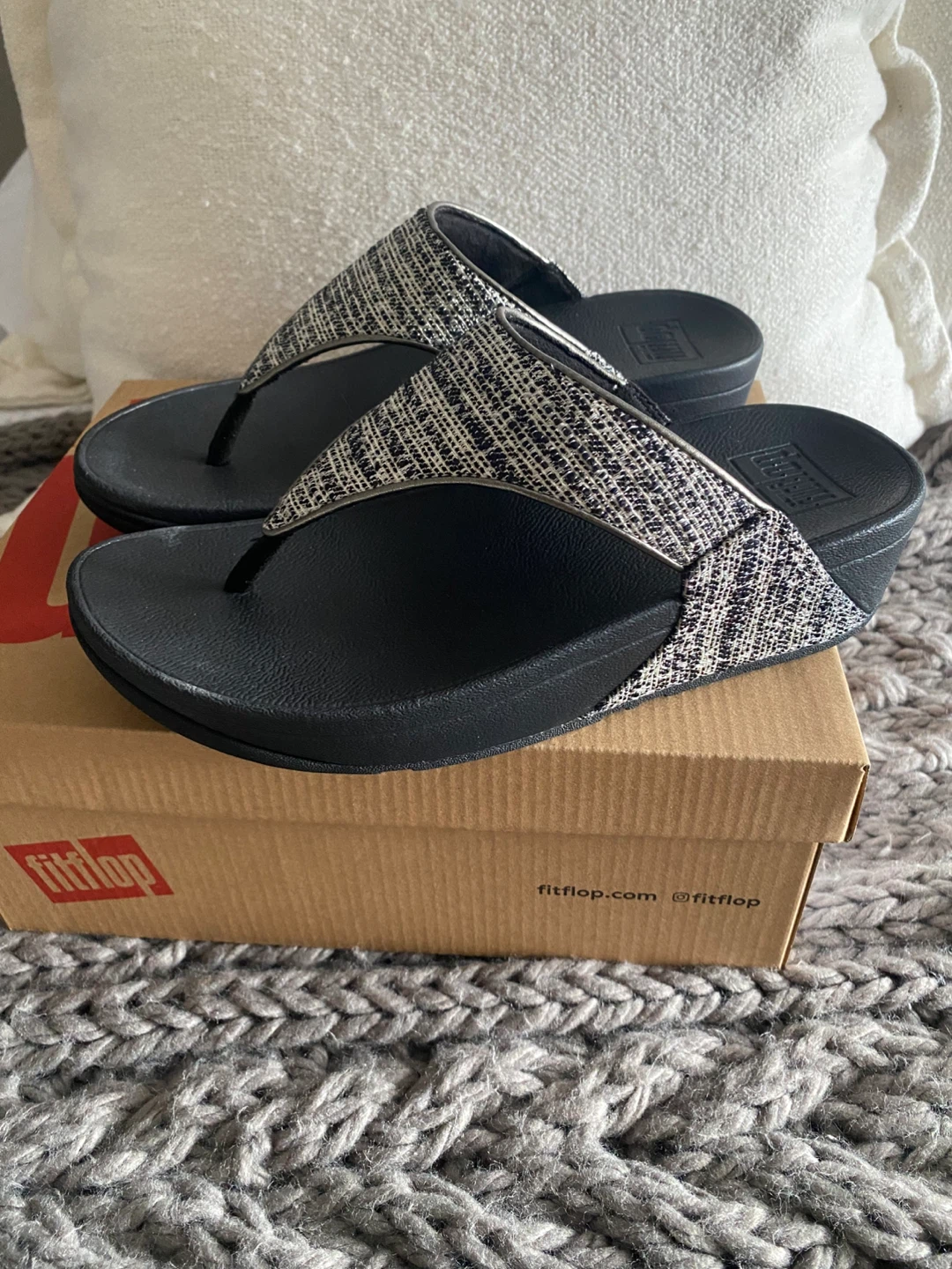 FitFlop Lulu Shimmerweave Toe-Post Sandals - US Size 6