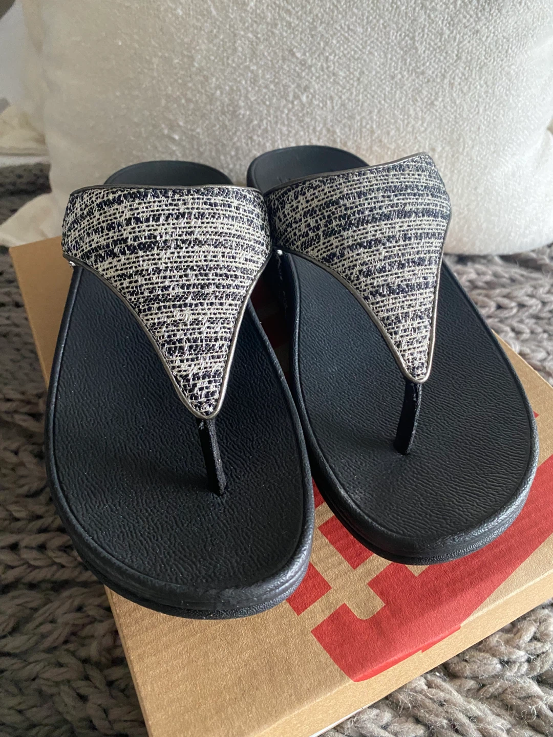 FitFlop Lulu Shimmerweave Toe-Post Sandals - US Size 6 - photo 2