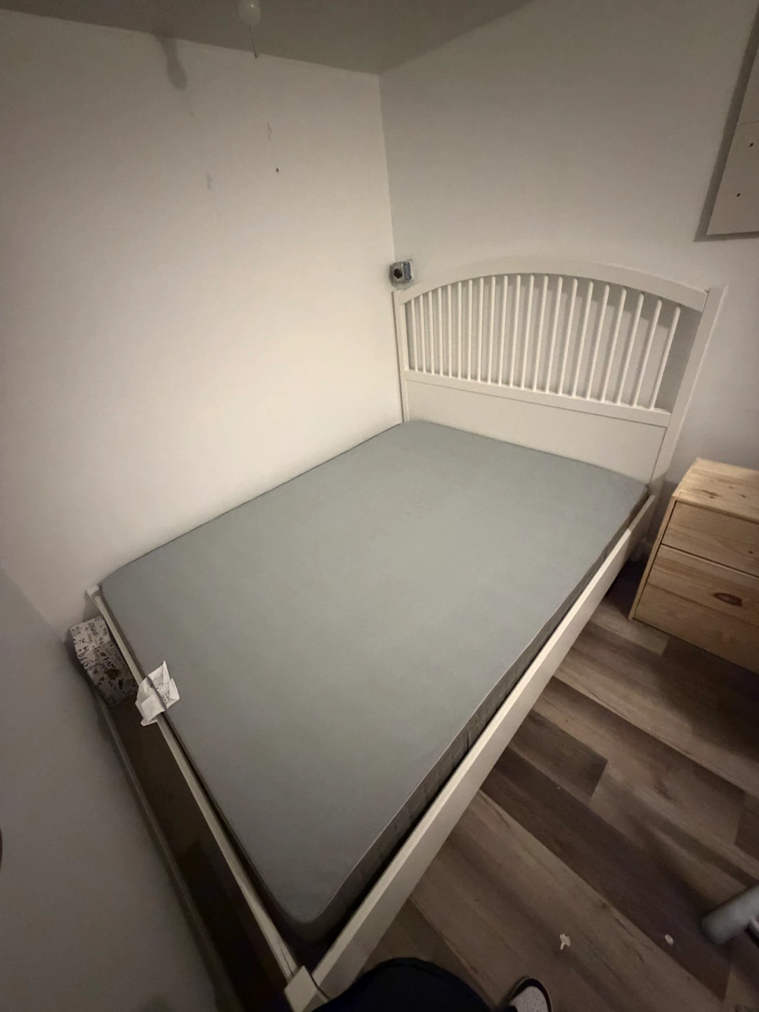 Queen bed with mattress - photo 4
