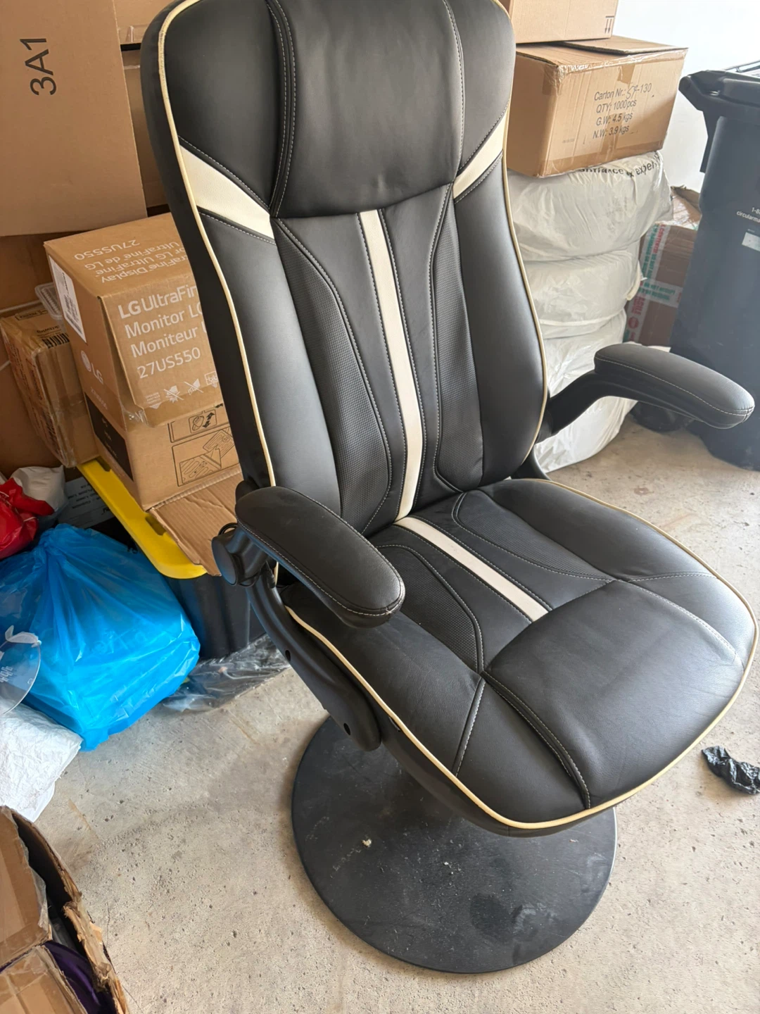 Black and White office Chair - photo 3