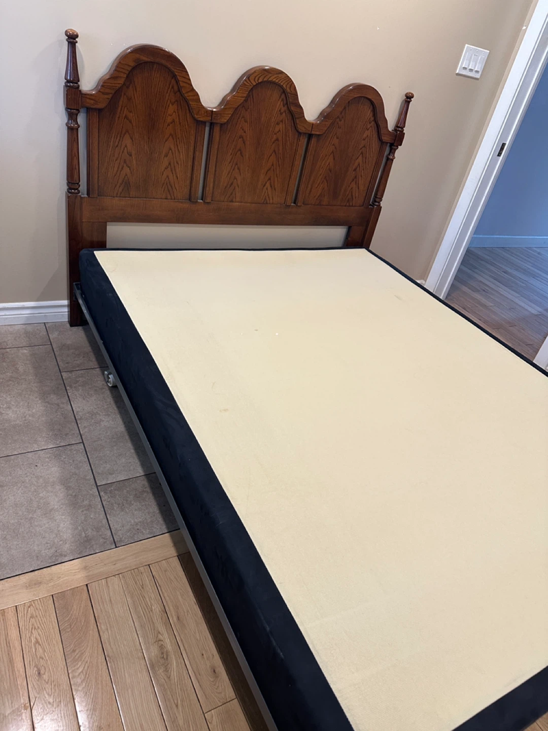 Sklar Pepplar Oak Wood Queen Size Bed Set (CAN DELIVER) - photo 4