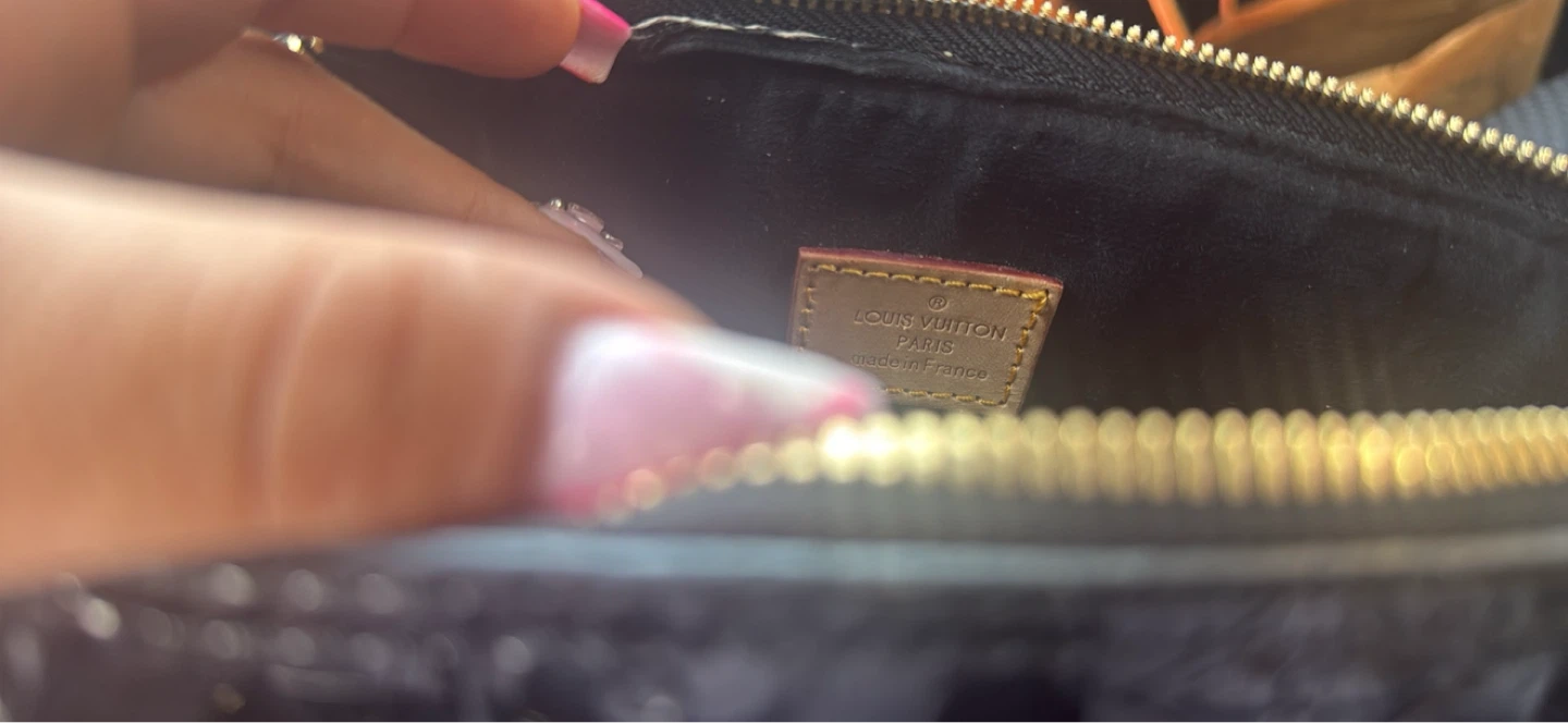 Louis Vuitton Alma Handbag - photo 4