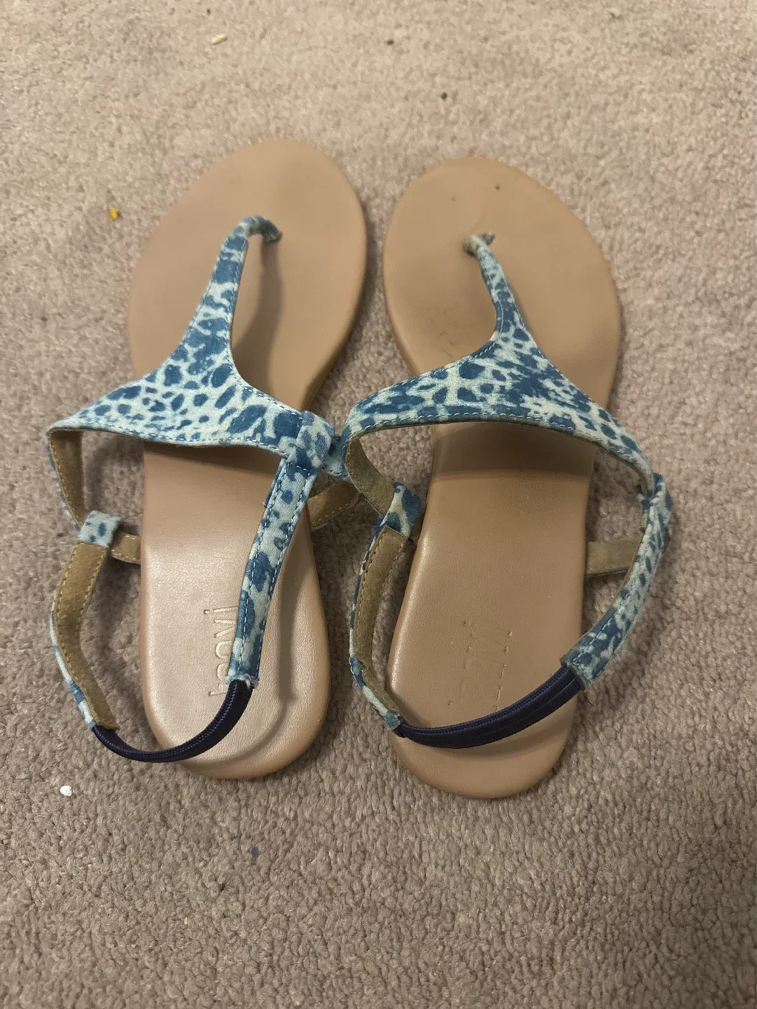 Vionic Women's Blue Leopard Print T-Strap Sandals