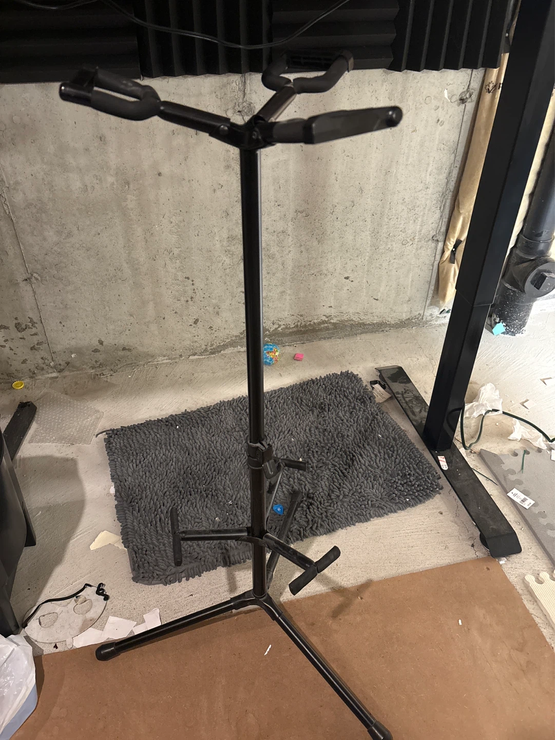 Black Guitar Stand