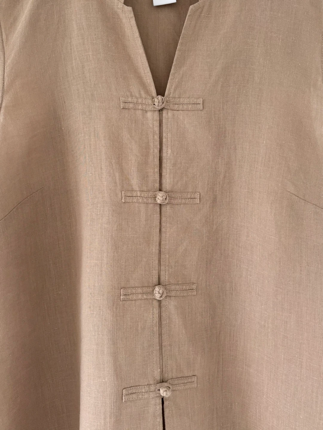 100% Linen Sleeveless Blouse with Frog Closure - photo 3