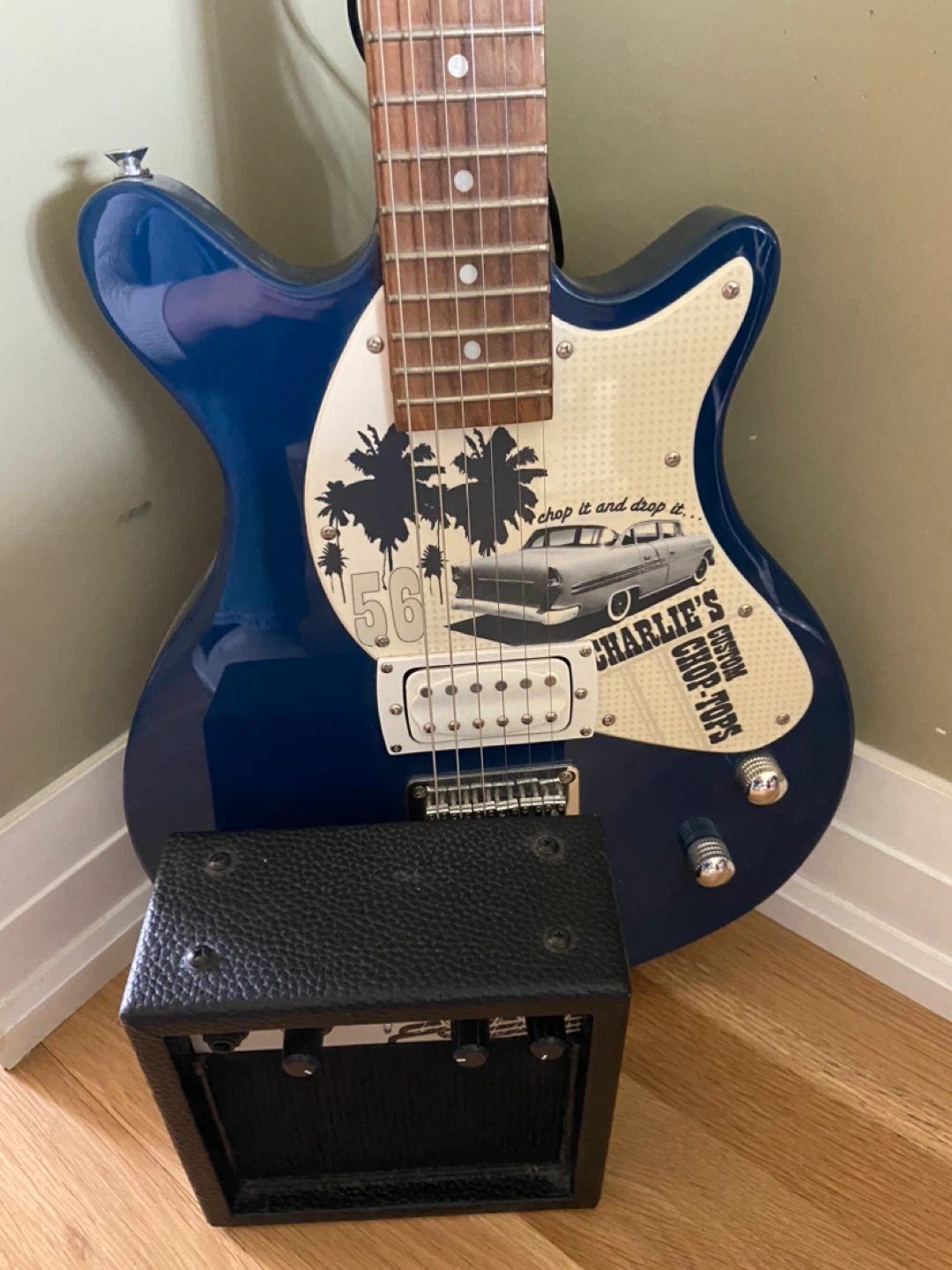 ELECTRIC GUITAR WITH AMPLIFIER - photo 2