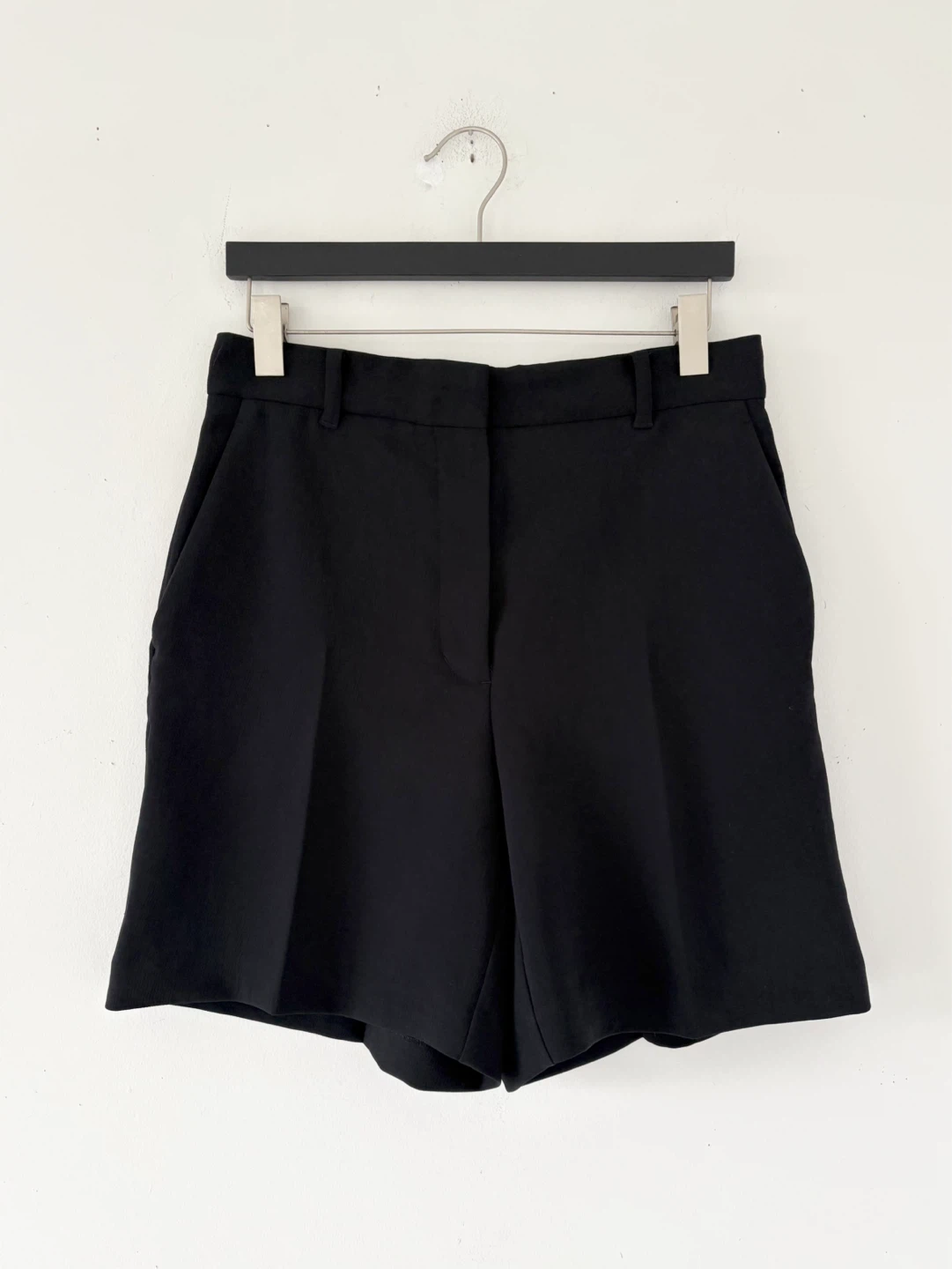 Aritzia Wilfred Crepette Shorts