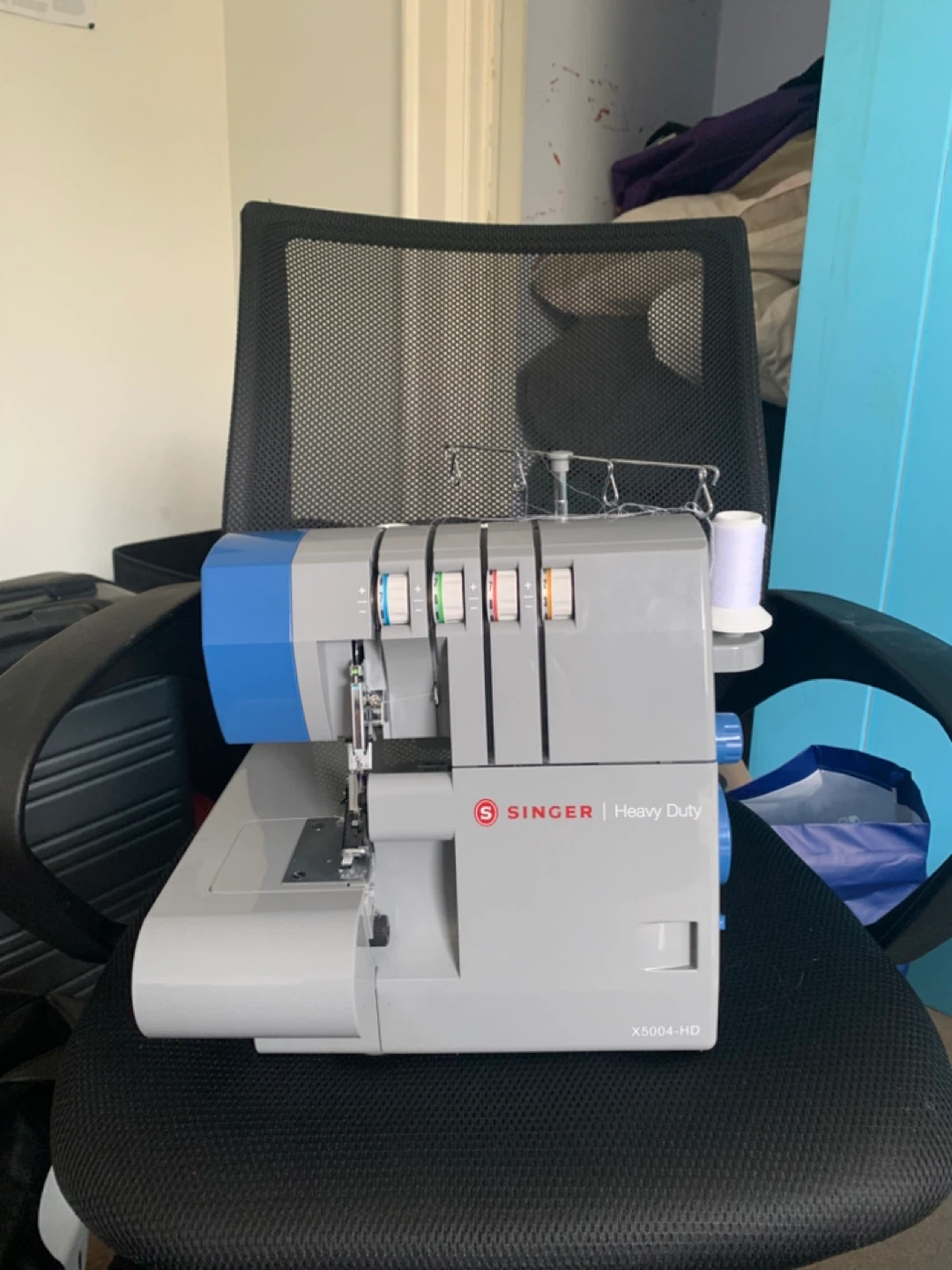 Singer Heavy Duty X5004-HD Serger Sewing Machine