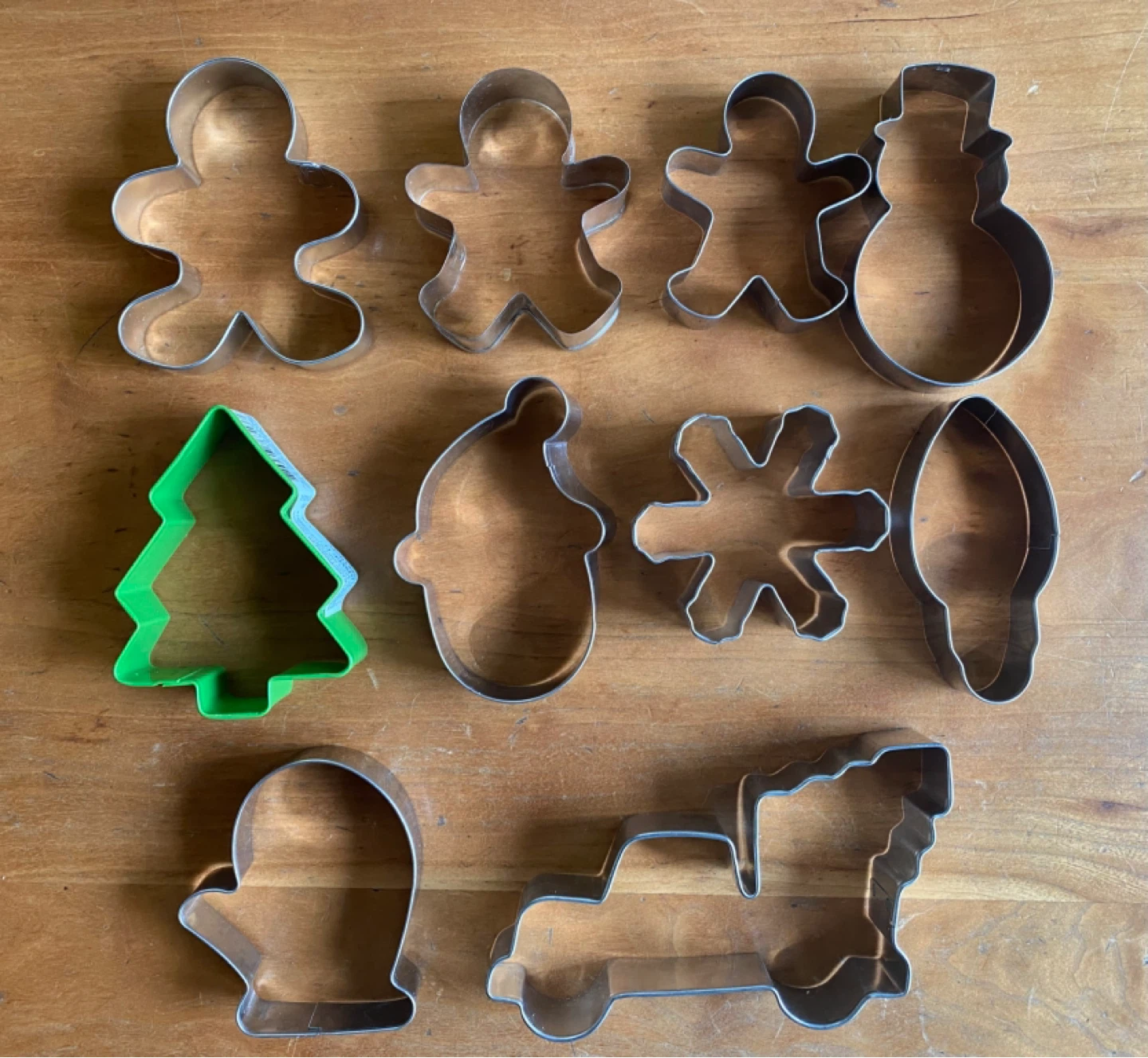 10 metal Christmas cookies cutters