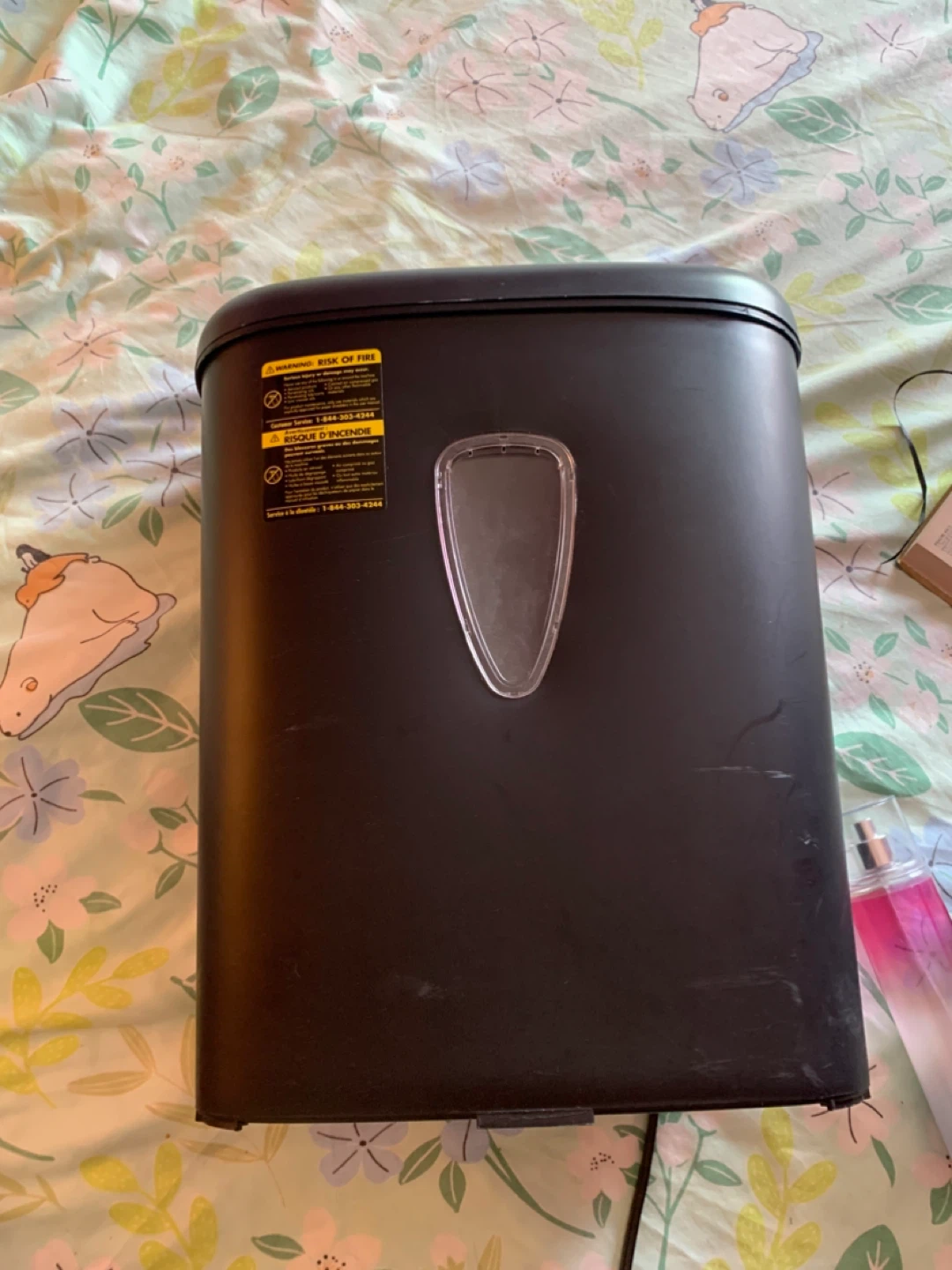 AmazonBasics 8-Sheet Cross-Cut Paper Shredder - photo 2