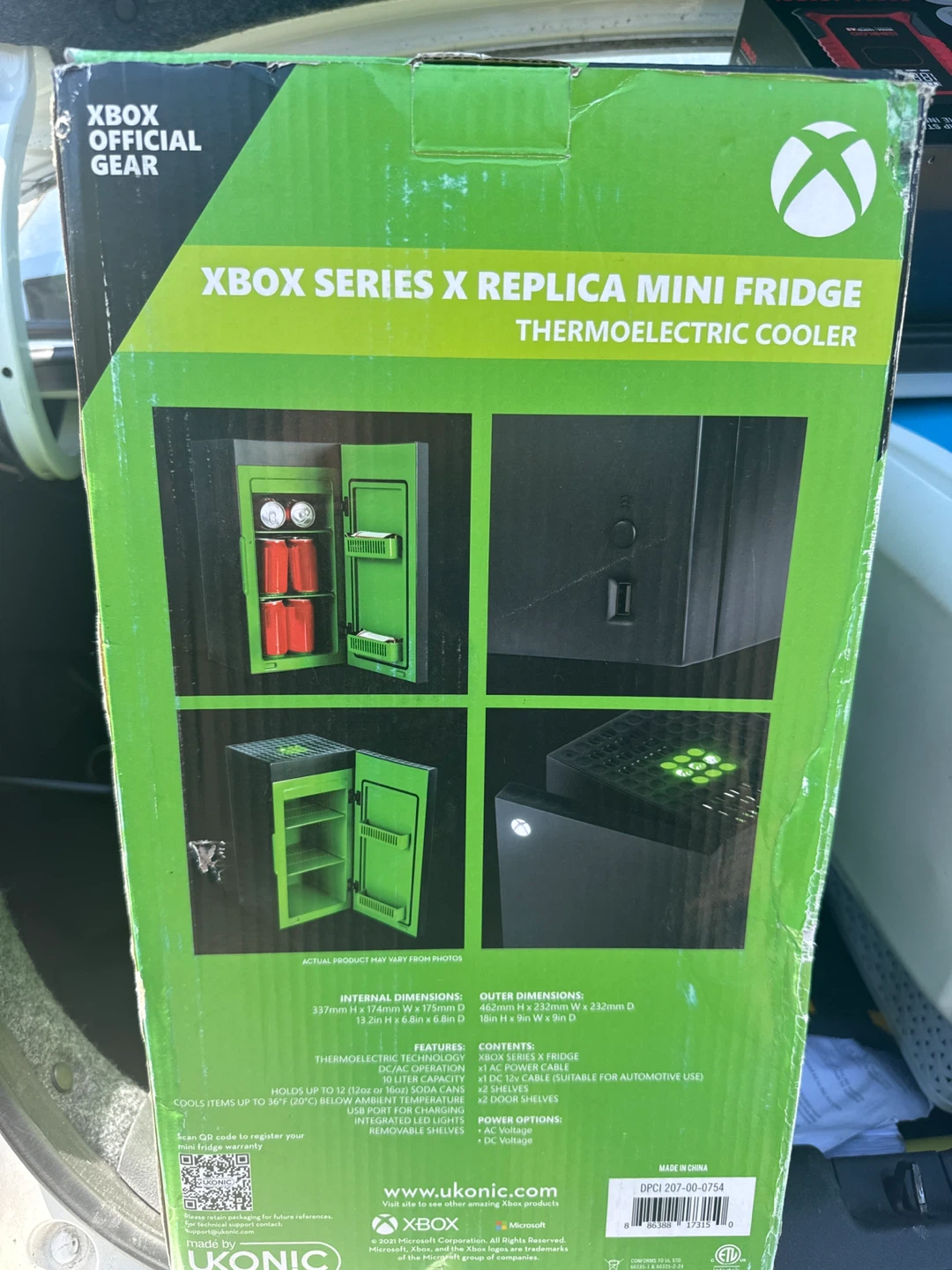 Xbox Series X Replica Mini Fridge - photo 3