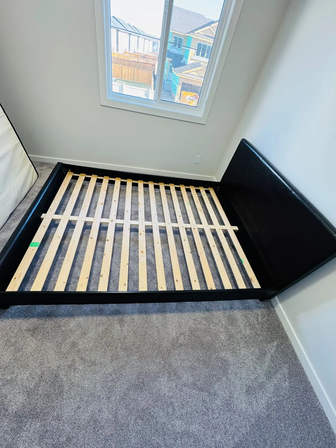 Queen size bed frame - photo 3