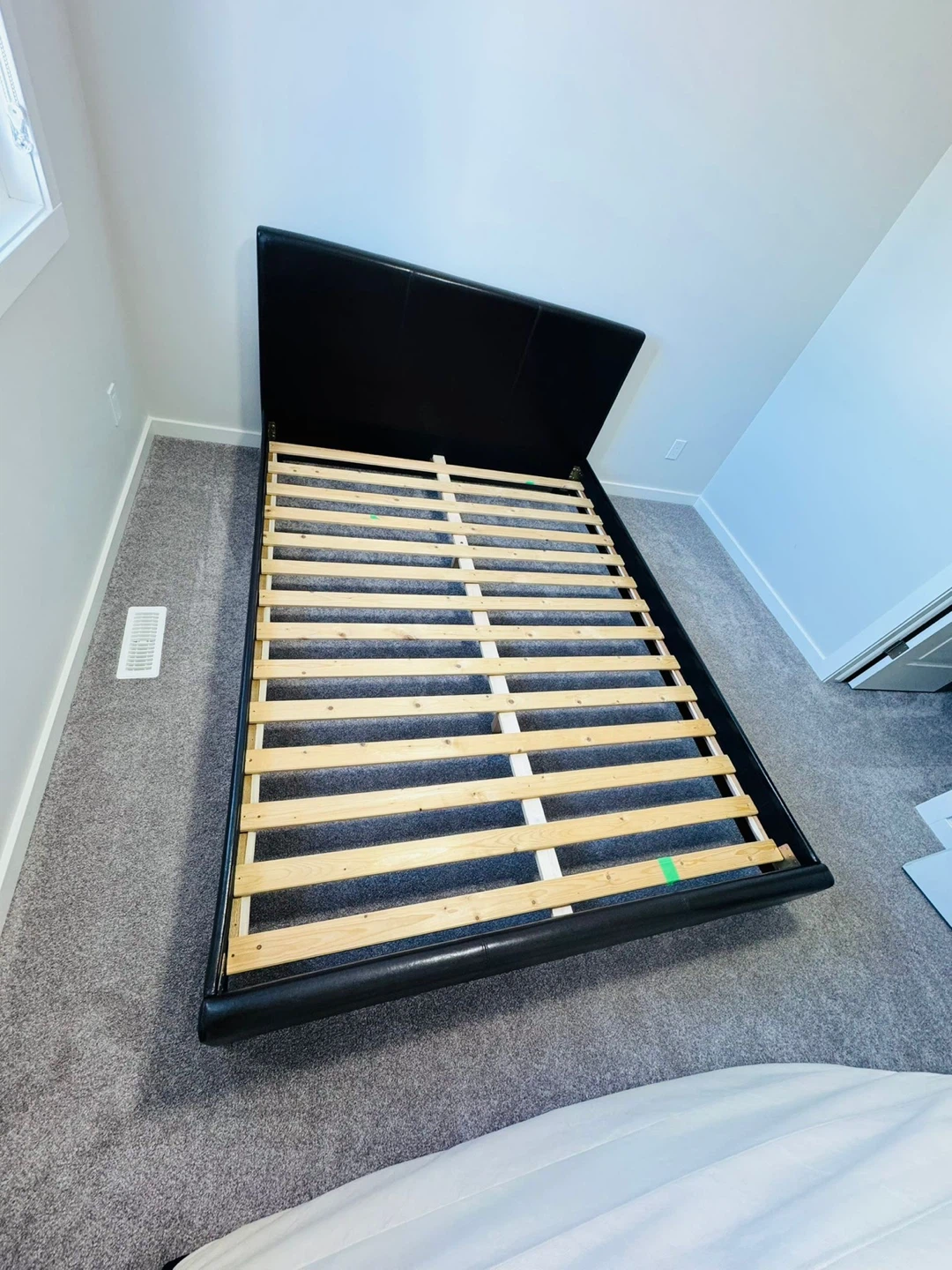 Queen size bed frame - photo 2