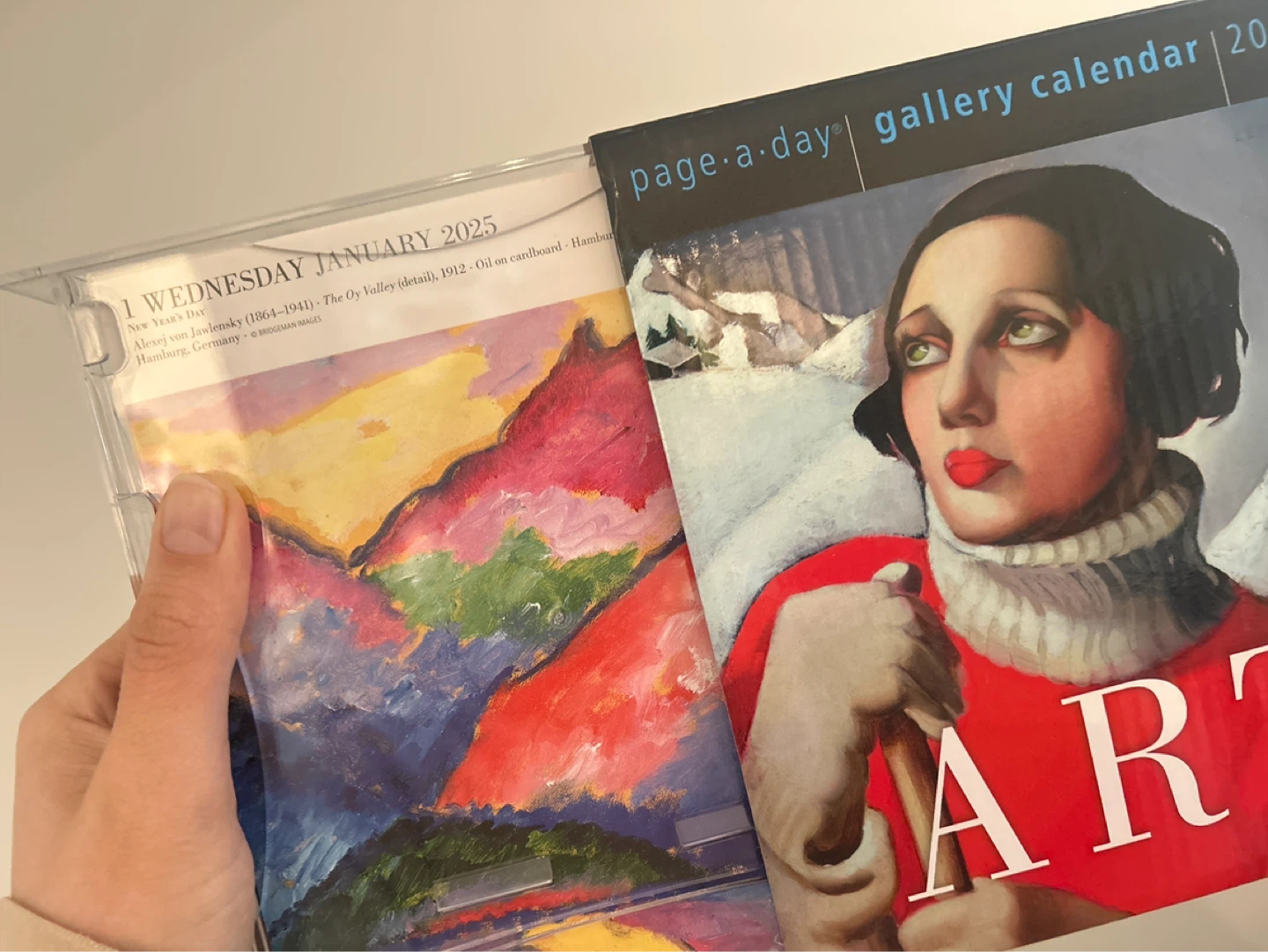 Art calendar - 365 pages of paintings for collage scrapbooking