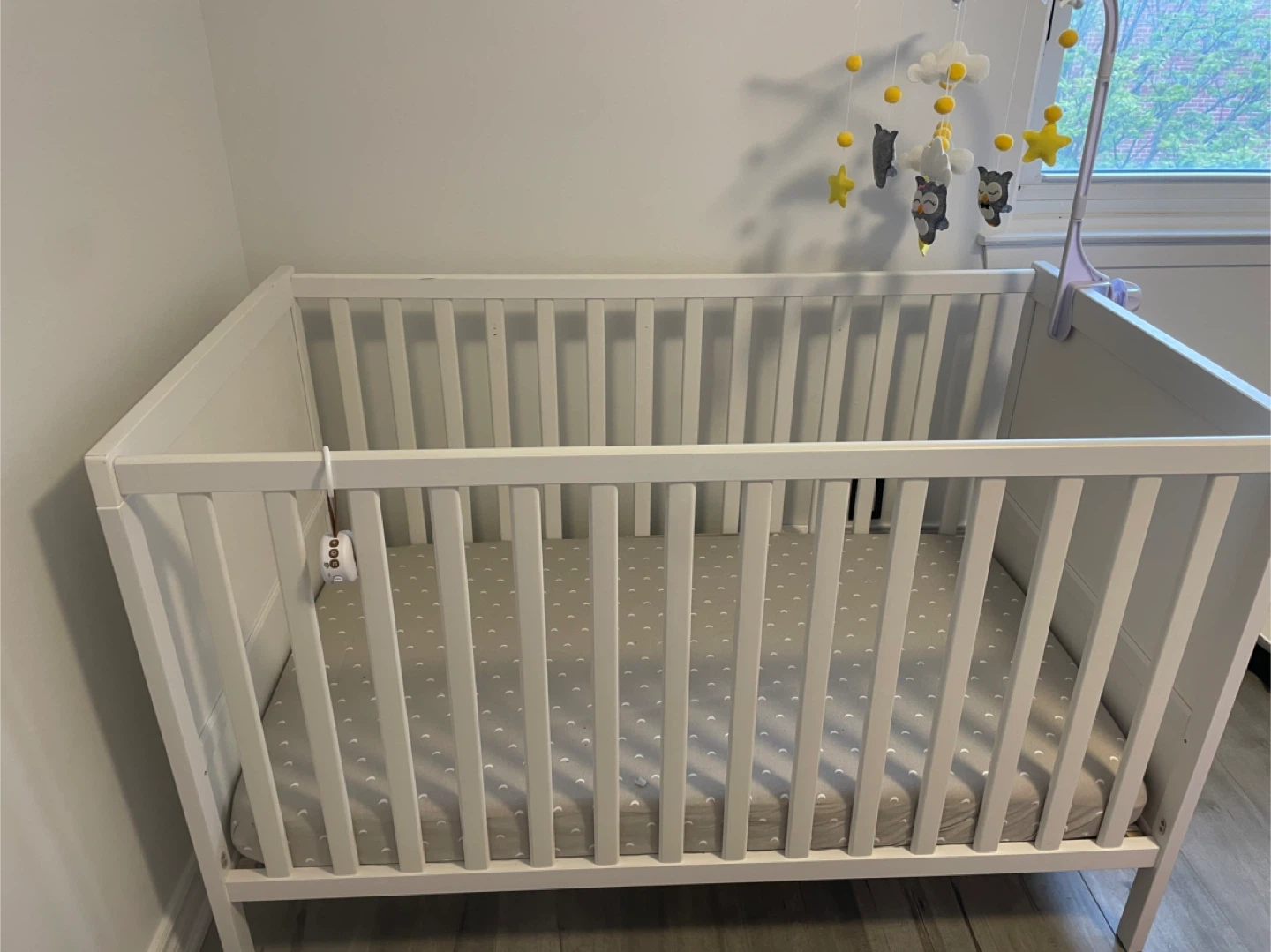White Baby Crib with Mobile - photo 2