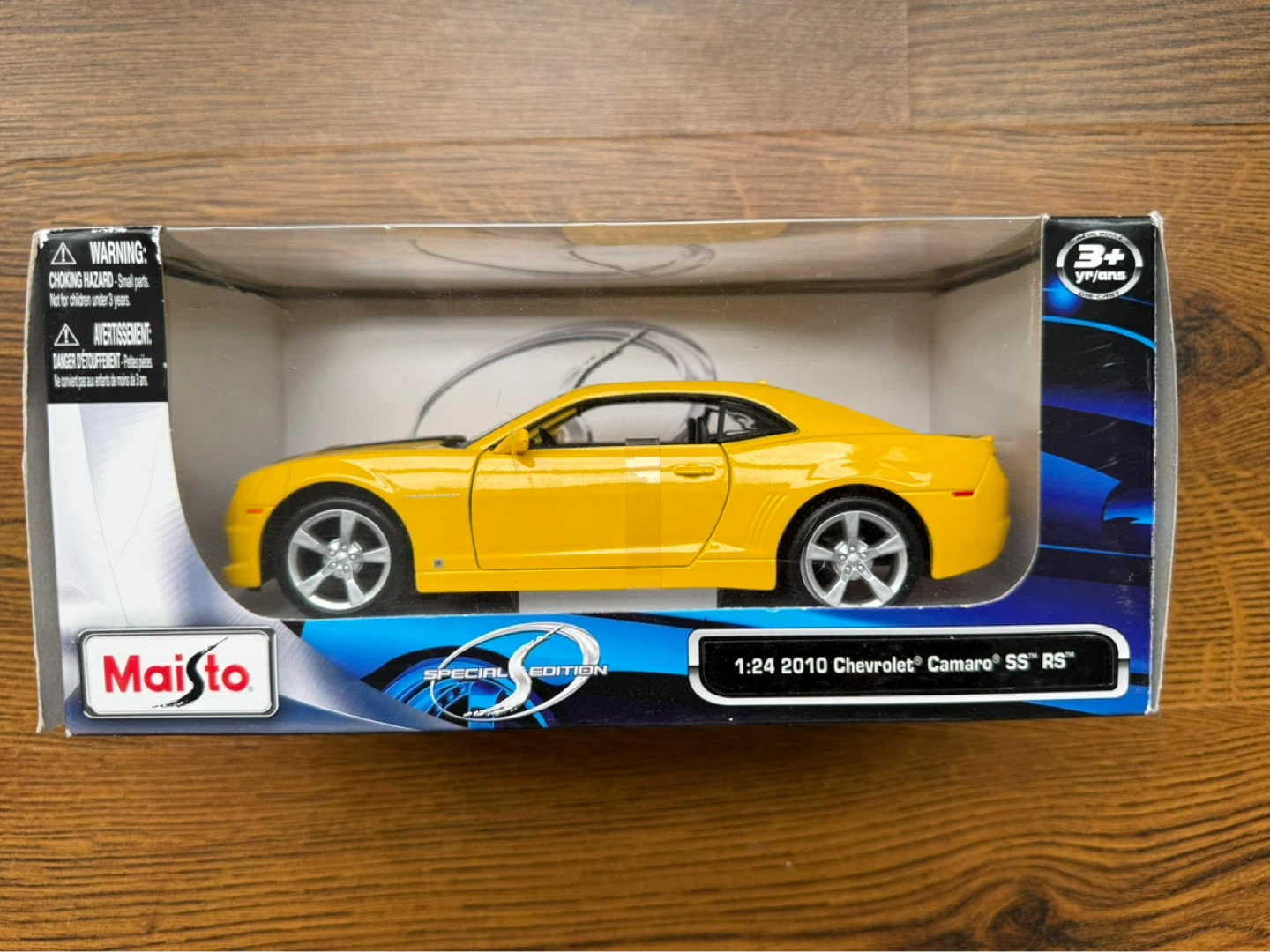 Maisto 1:24 2010 Chevrolet Camaro SS RS Special Edition Yellow
