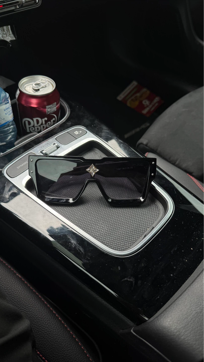 Black Louis Vuitton Sunglasses - photo 2