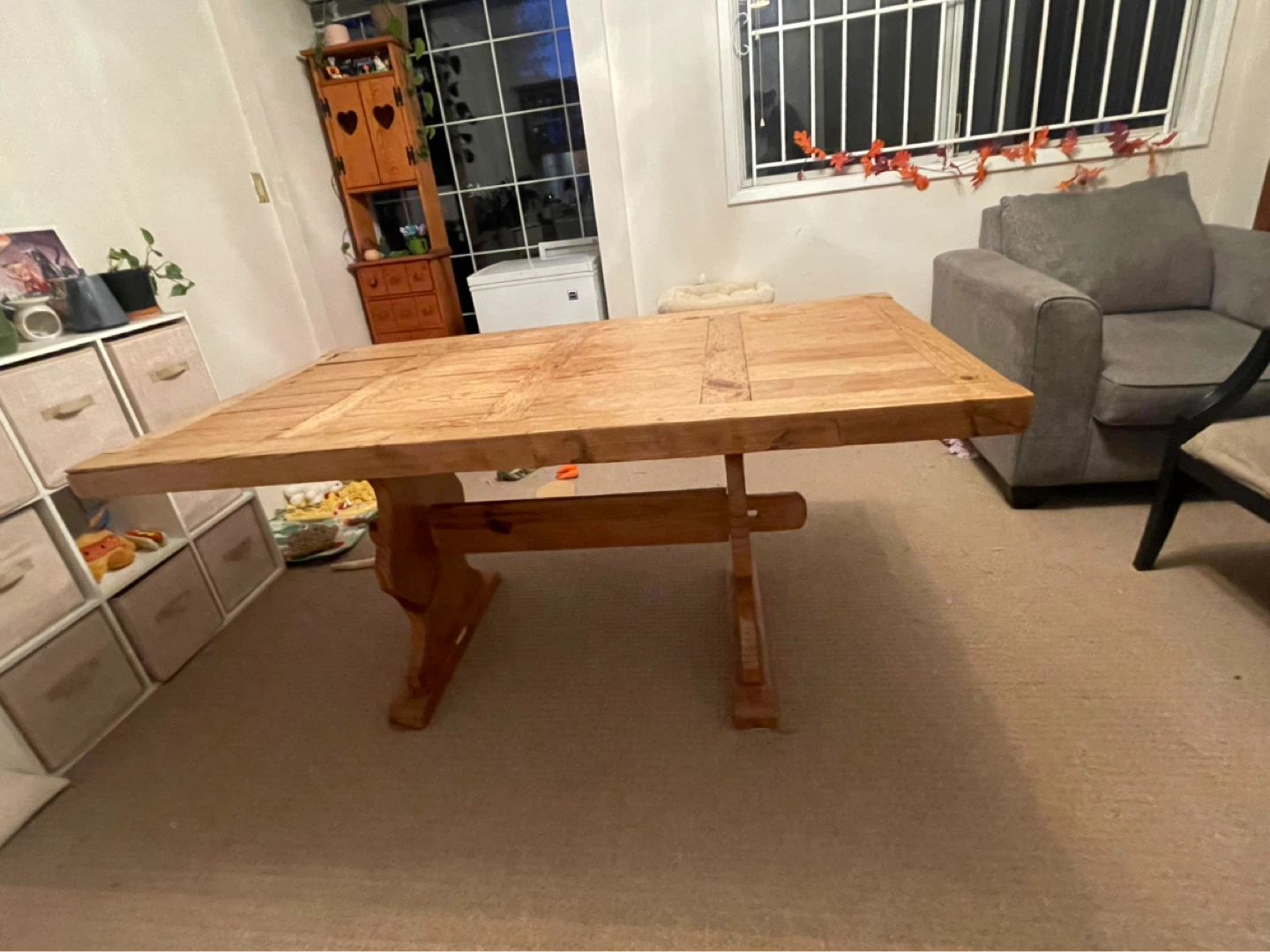 Farmhouse style wooden dining table with 4 chairs - photo 3