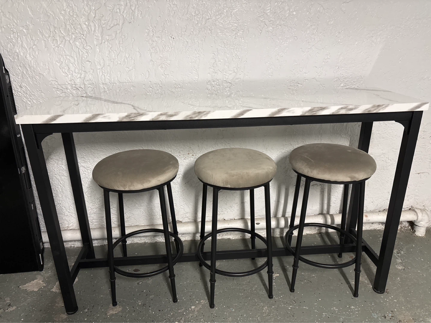 Counter Height Table with 3 Stools